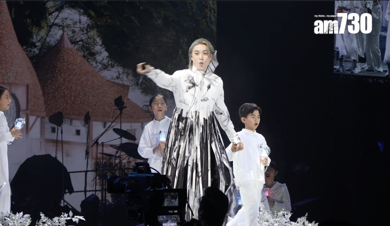 柳應廷Jer拖著小男孩唱《Dear Children》。(娛樂組攝)