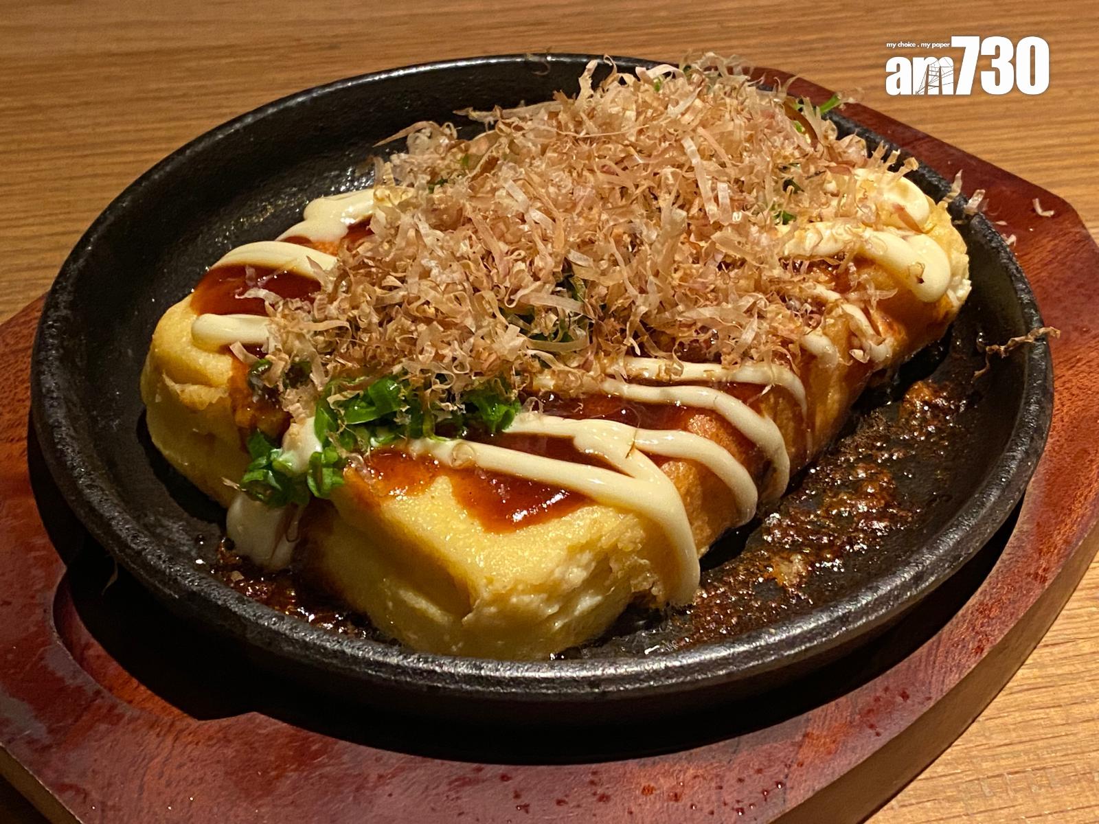 香蔥豆腐章平燒($88)將豆腐壓碎代替麵粉,混和蛋漿燒製出來的質感更自然和諧。