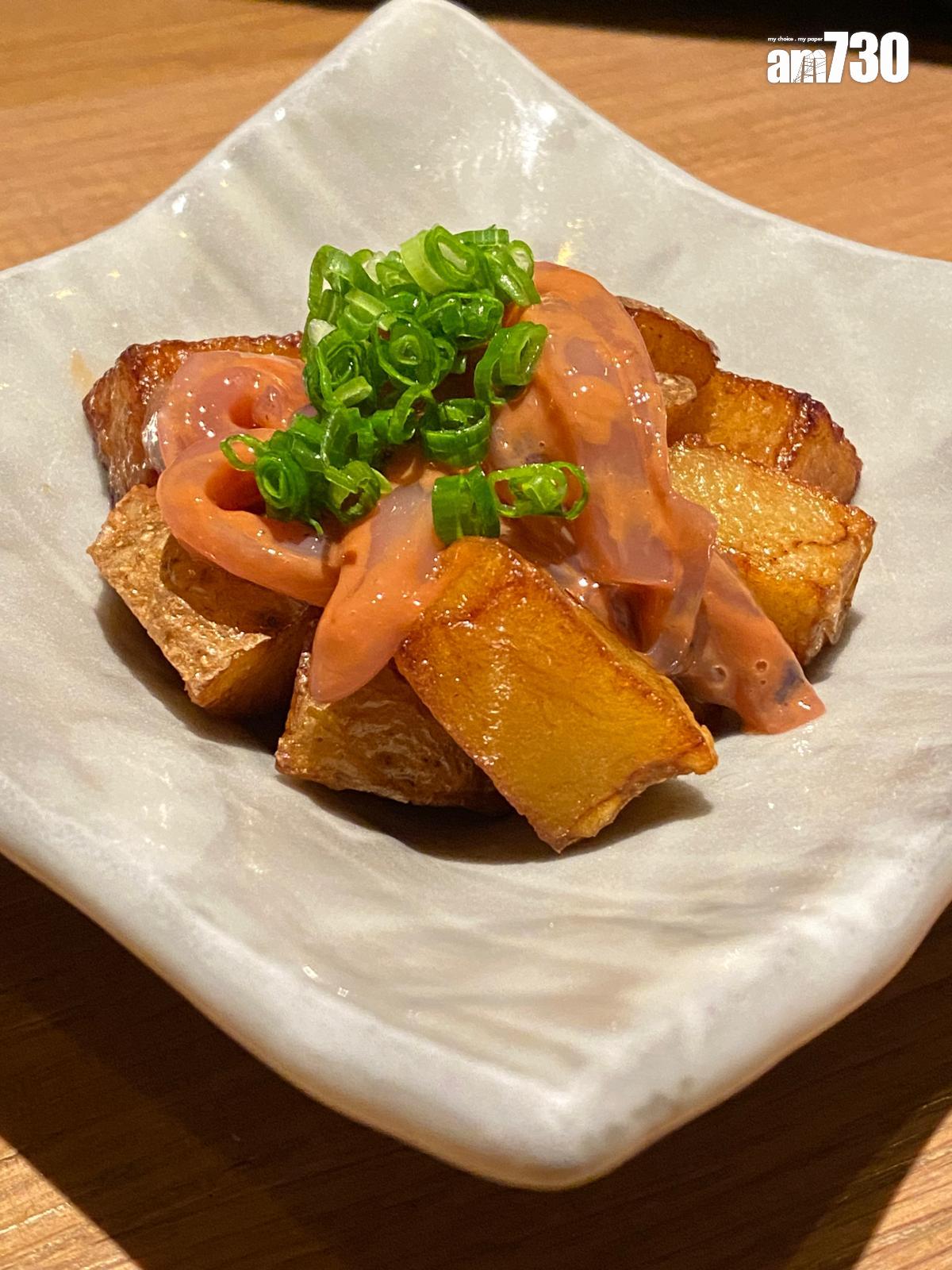 鹽辛魷魚炸薯粒($55)薯仔炸得焦脆金香,鹽辛魷魚以魷魚肝臟、鹽、清酒及味醂醃製發酵,鹹鮮濃郁,佐酒最佳之選。