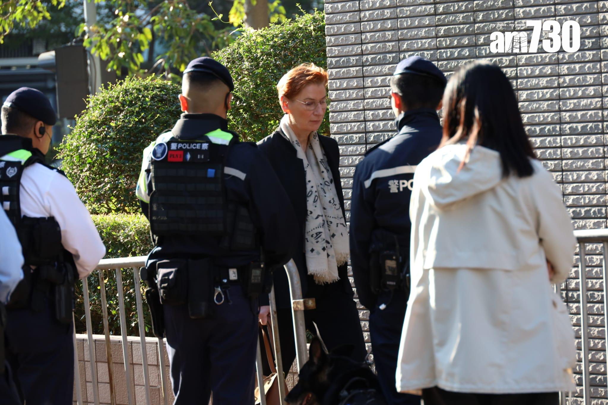 黎智英案於西九龍法院裁決,現場警力加強,多國領事旁聽。(鍾式明攝)