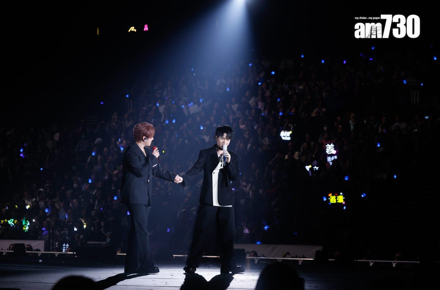 姜濤與陳卓賢Ian手拖手合唱,場面溫馨。(蘇文傑攝)