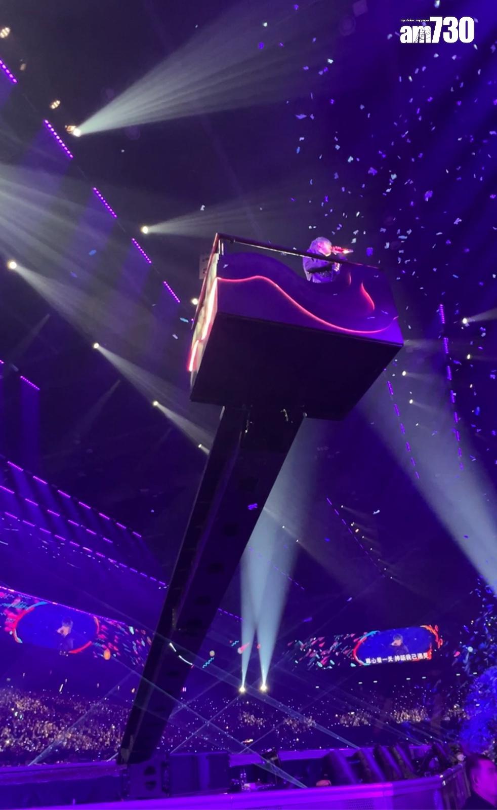 姜濤《KEUNG TO “LAVA” LIVE 2025》,升起吊臂至半空繞場一周,拉近與山頂觀眾的距離。(吳康琦攝)