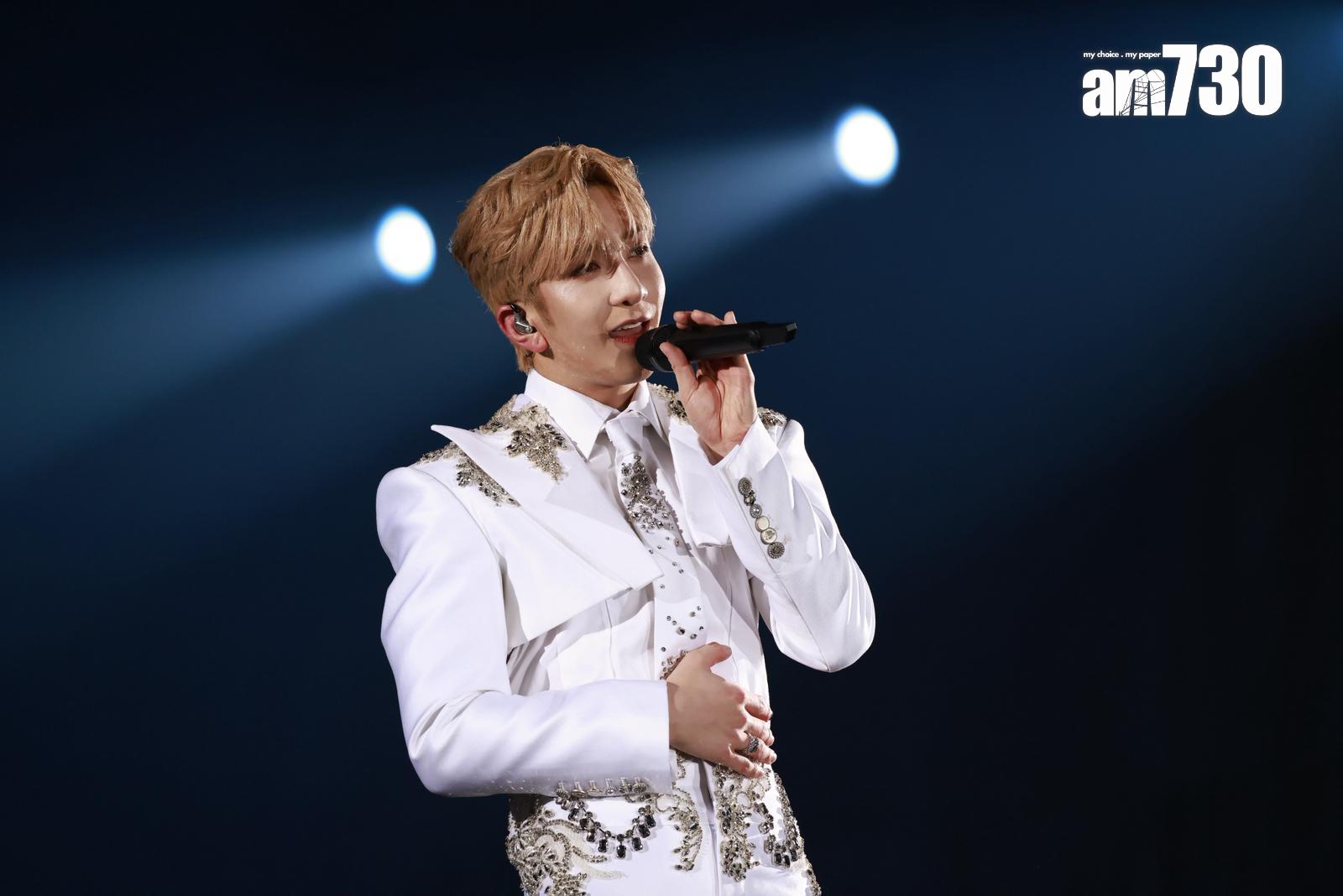 盧瀚霆在《ANSON LO "KINGDOM" LIVE 2025》,換人白馬王子look唱慢歌。(娛樂組攝)