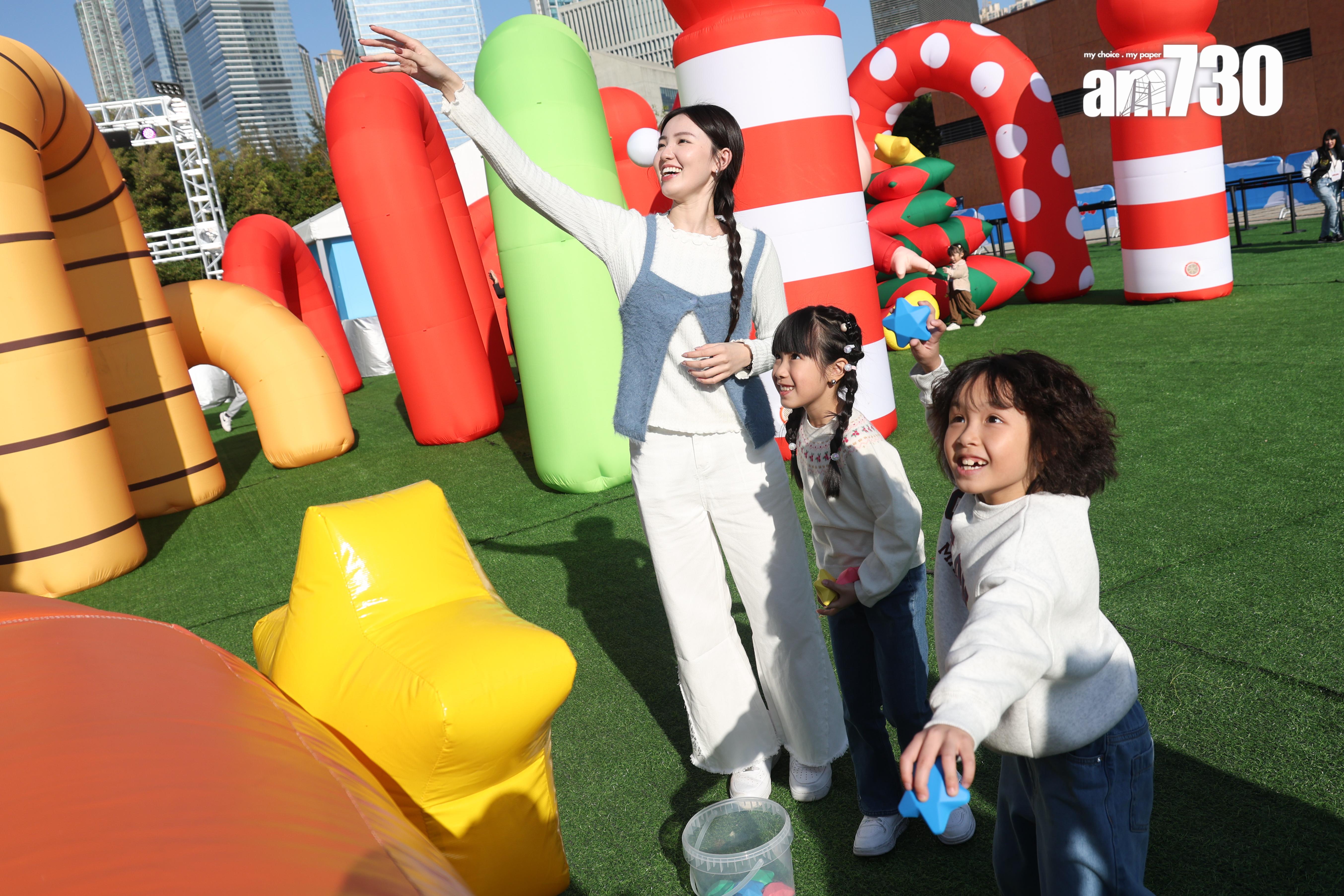 訪客可將「星星」拋進7米高巨型充氣許願樹(周令知攝)