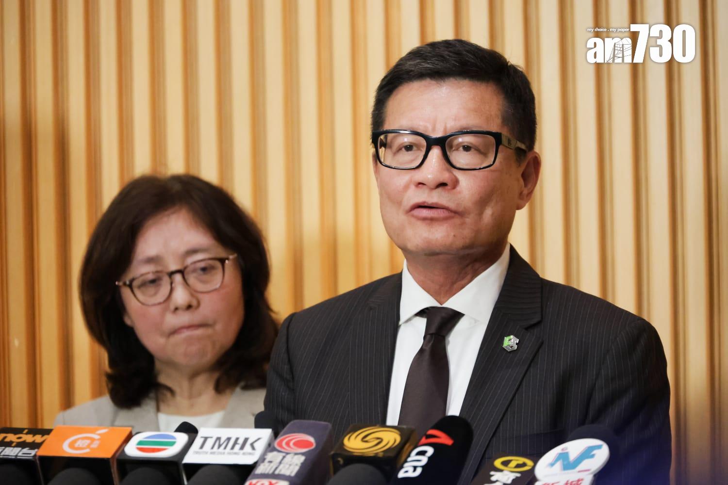 建造業議會執行總監鄭定寕指會建立源頭追蹤的標籤系統。(吳康琦攝)