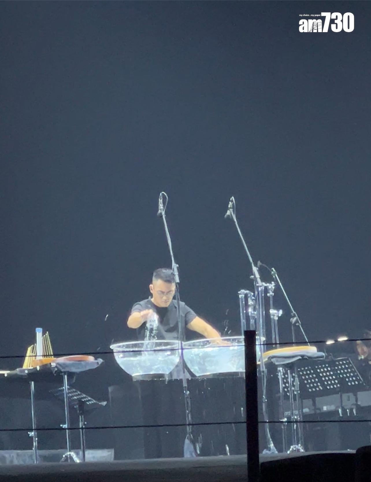 姜濤《KEUNG TO “LAVA” LIVE 2025》,以水來奏樂。(吳康琦攝)