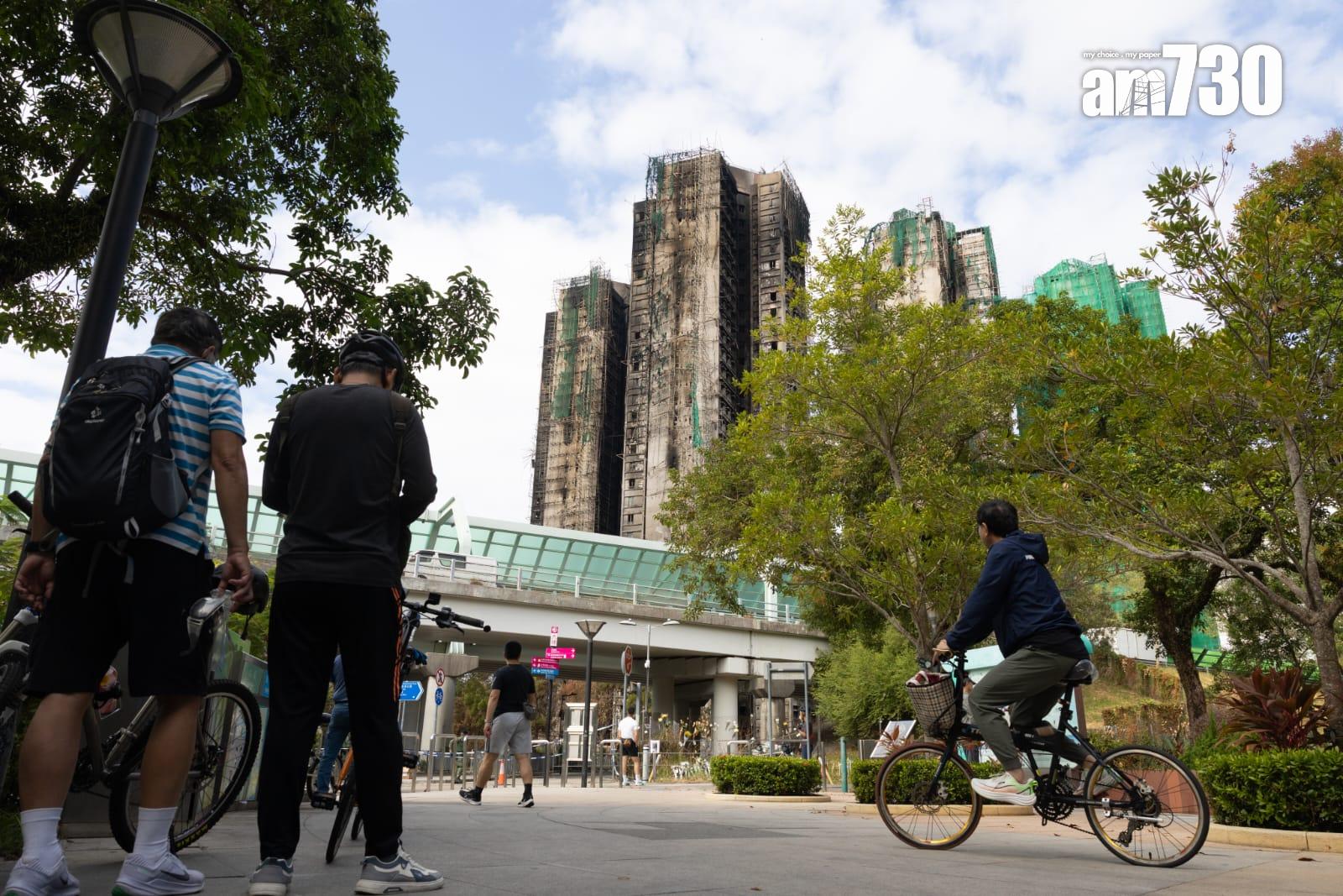 大埔宏福苑五級火災,續有市民悼念(蘇文傑攝)