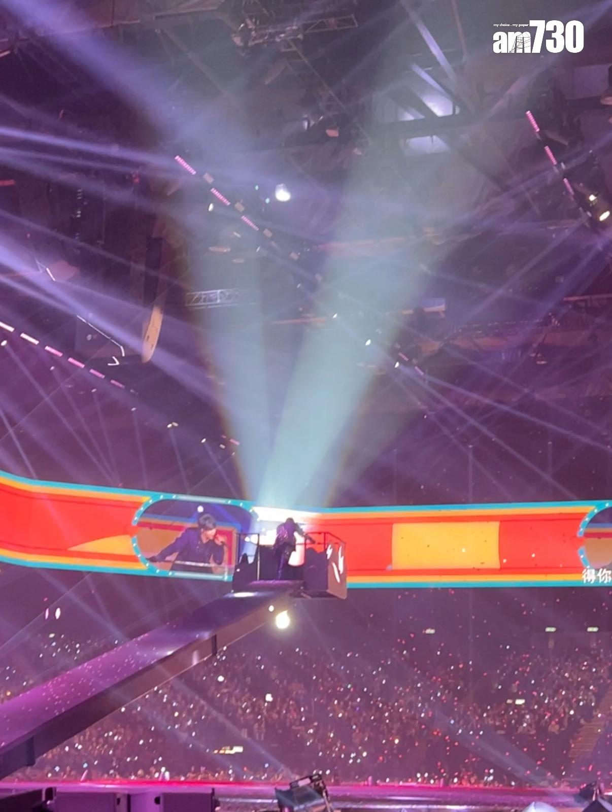 姜濤《KEUNG TO “LAVA” LIVE 2025》,升起吊臂至半空繞場一周,拉近與山頂觀眾的距離。(吳康琦攝)