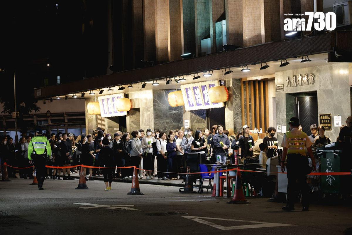 九龍殯儀館第三日開放供市民悼念大埔宏福苑五級火遇難者。(吳康琦攝)