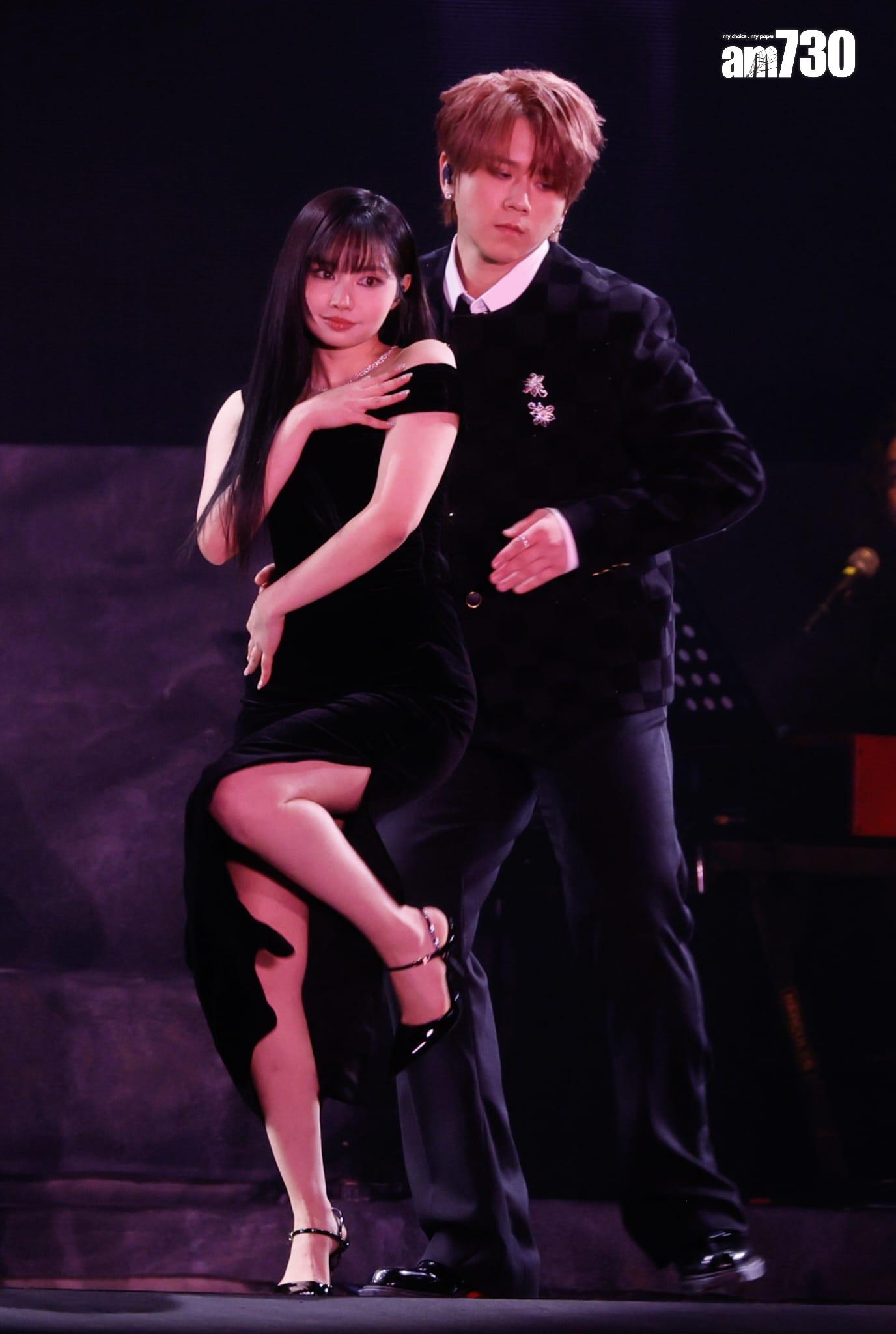 Day性感登場,與姜濤大跳辣身舞。 (蘇文傑攝)