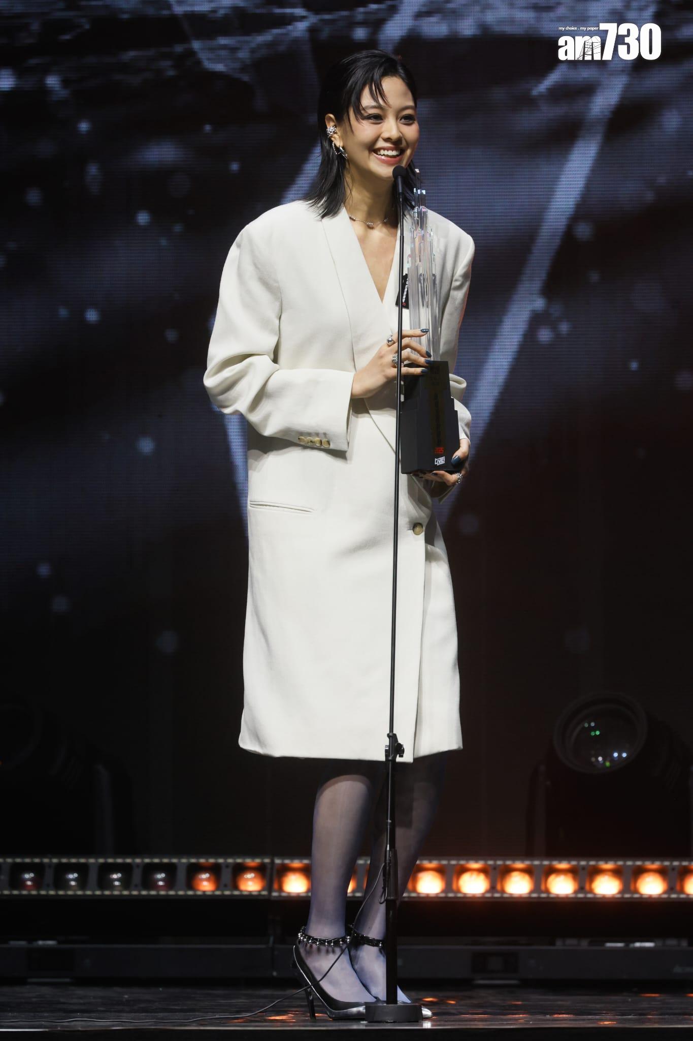 勁爆女新人由Amy Lo獲得金獎。