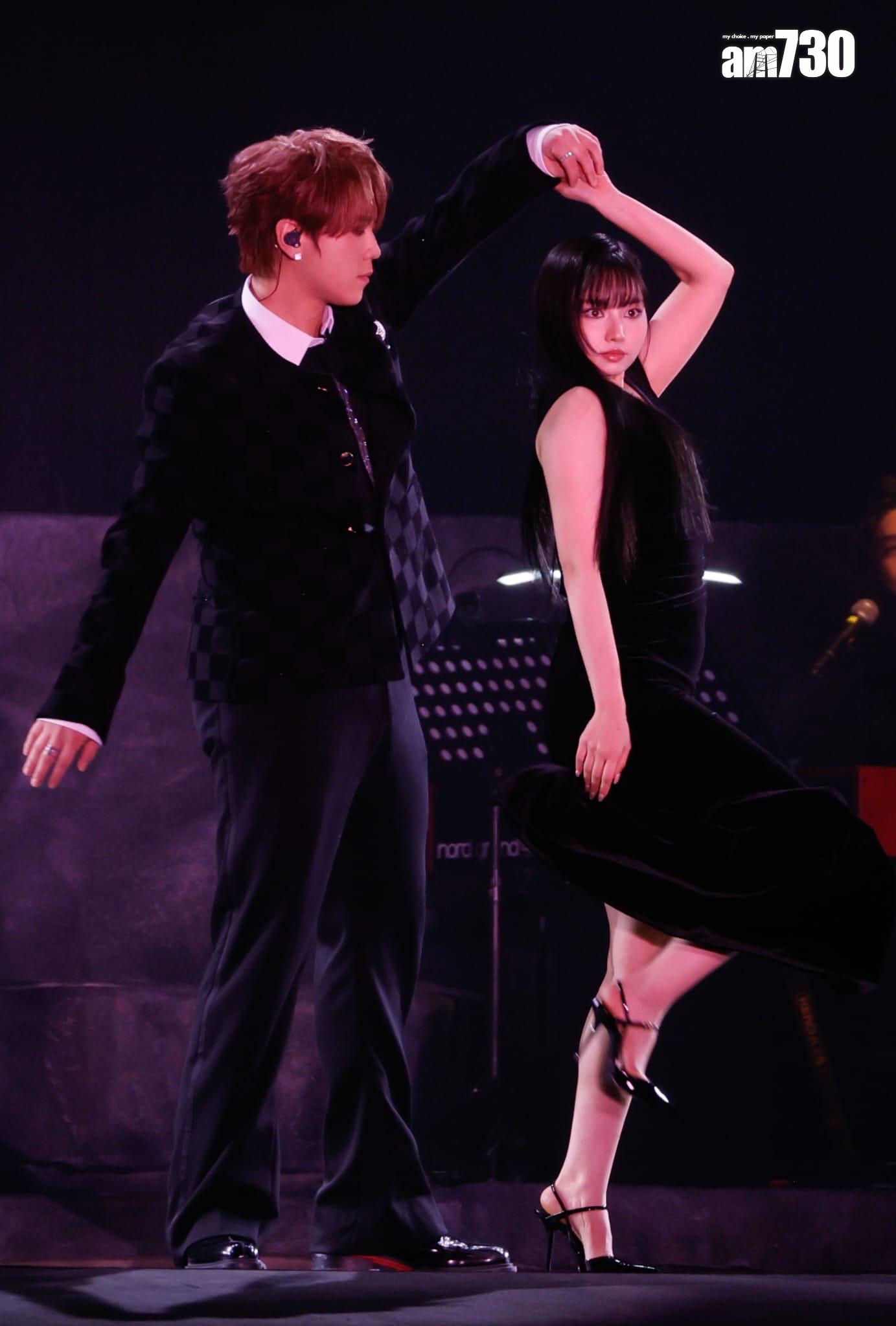 Day性感登場,與姜濤大跳辣身舞。 (蘇文傑攝)