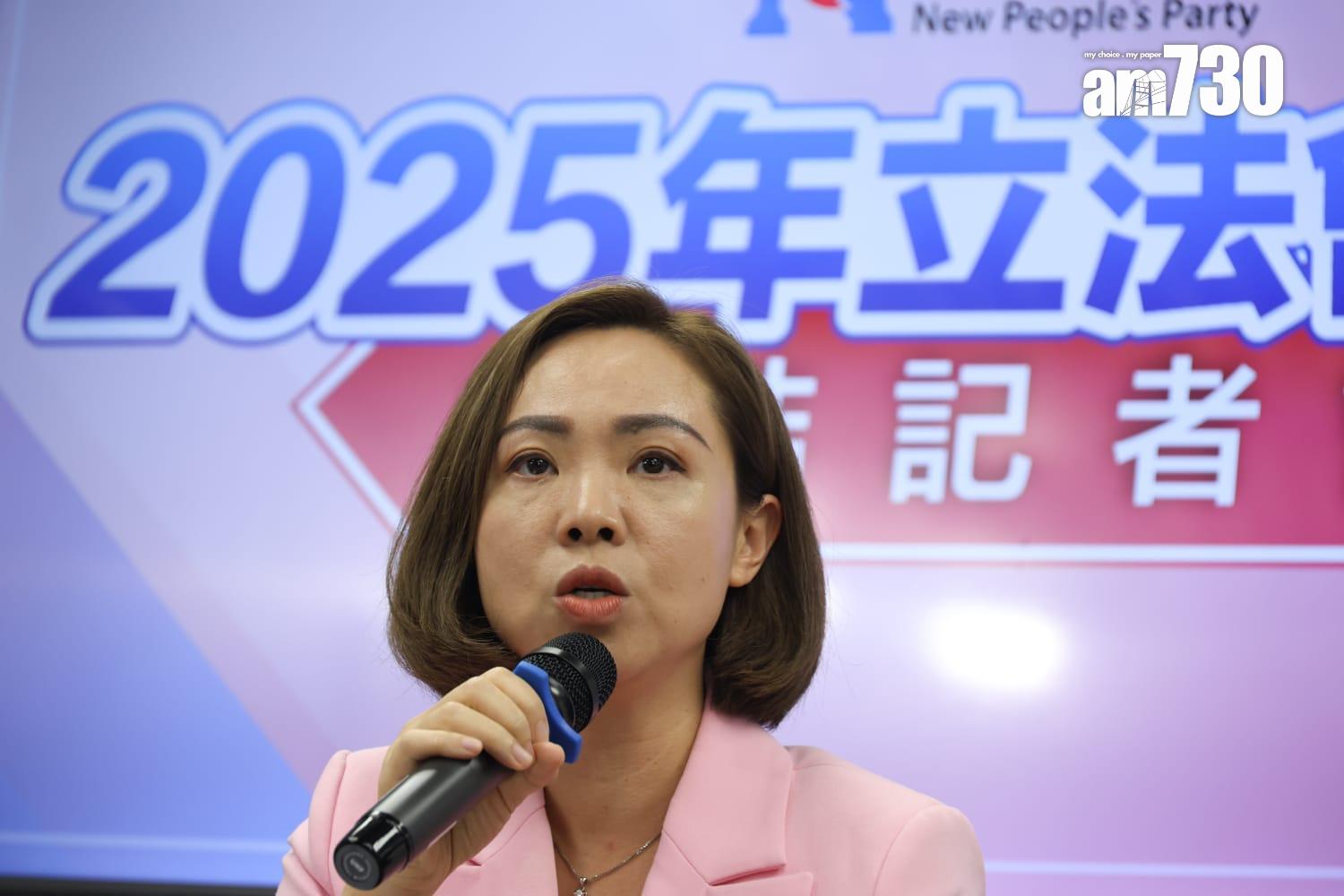 陳家珮感謝葉劉淑儀給予機會,將在港島服務了多屆的議席和信任交托在其手上。(周令知攝)