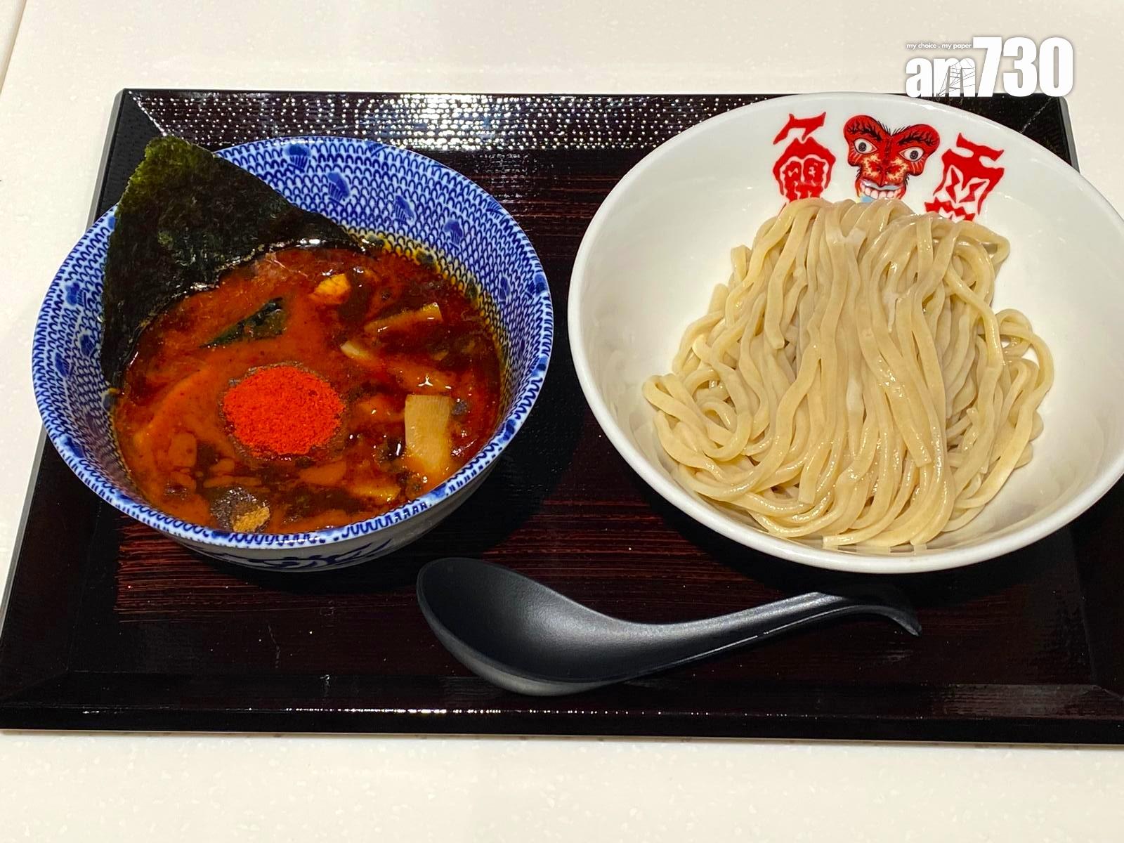 (辛)魚雷沾麵$98配料有海苔、京蔥、洋蔥、筍及叉燒。