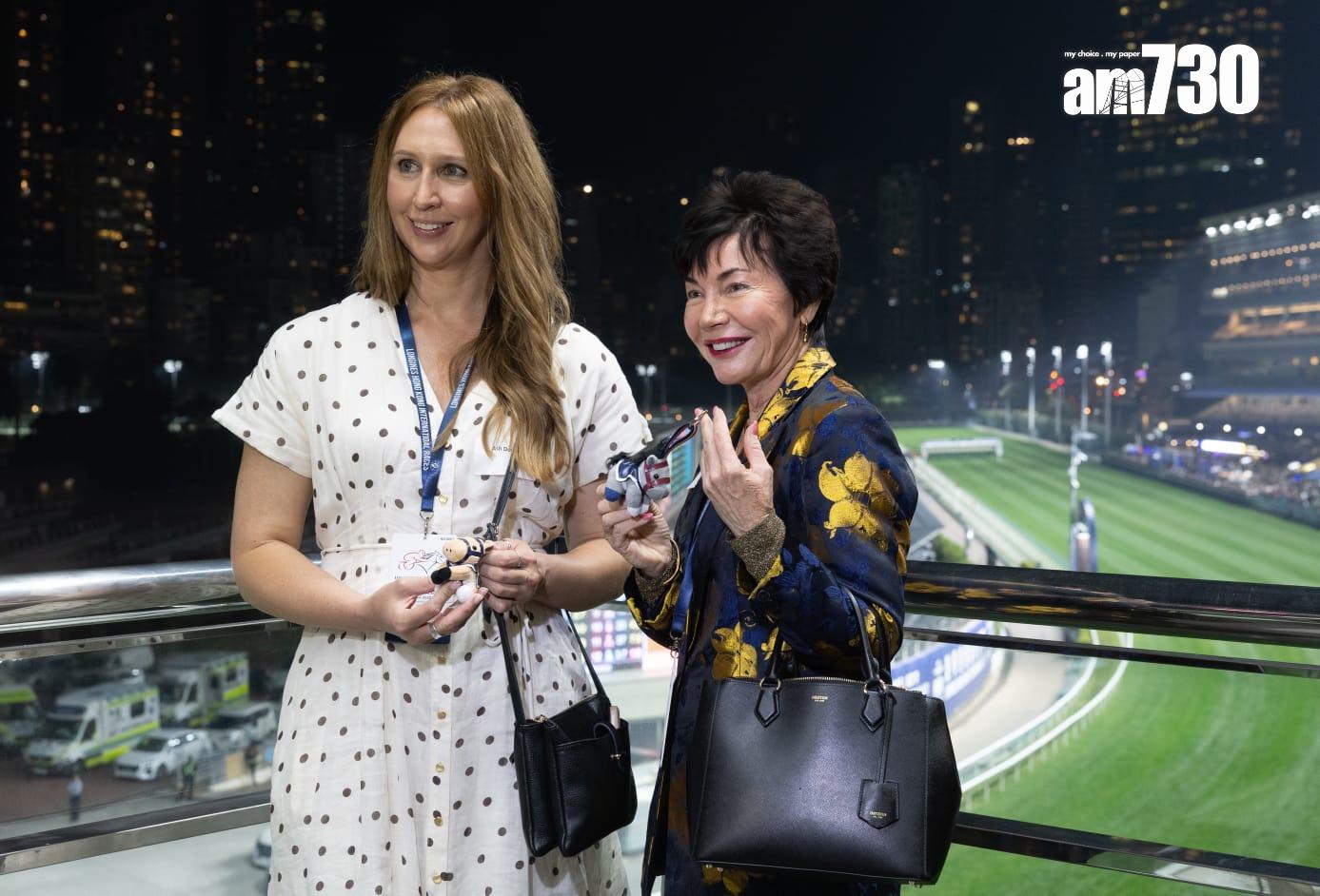 來自澳洲的商務旅客Rikki McDonald(右)及Ashleigh Dowley(左)。(蘇文傑攝)