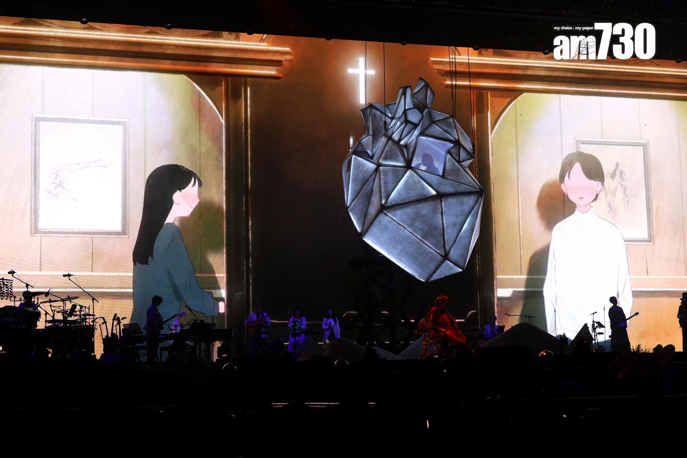 柳應廷Jer唱《不要說出來》時,巨型心臟的歌者投影,充份展現歌名意思。(娛樂組攝)