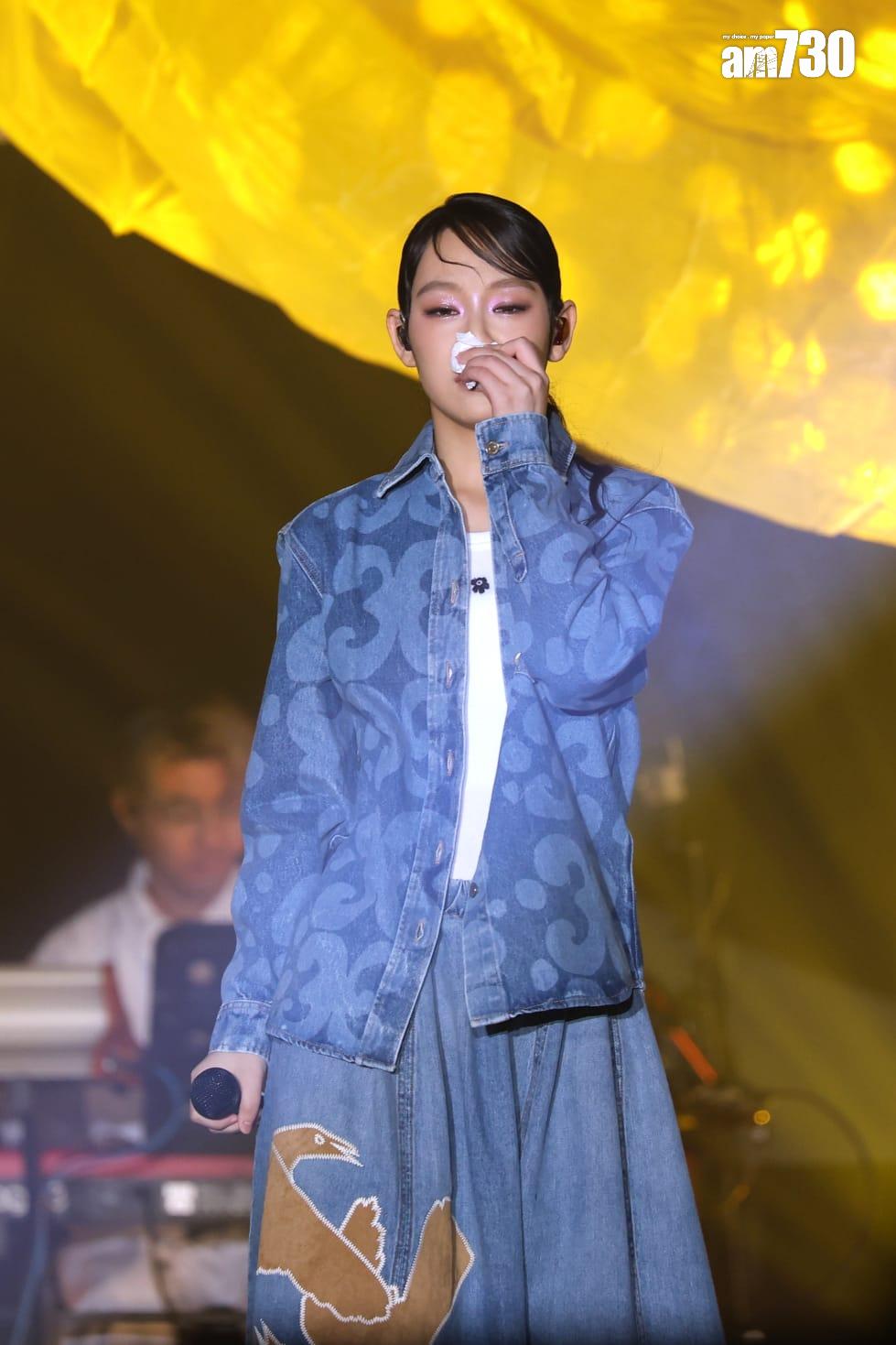 炎明熹在演唱會數度落淚。(林俊源攝)