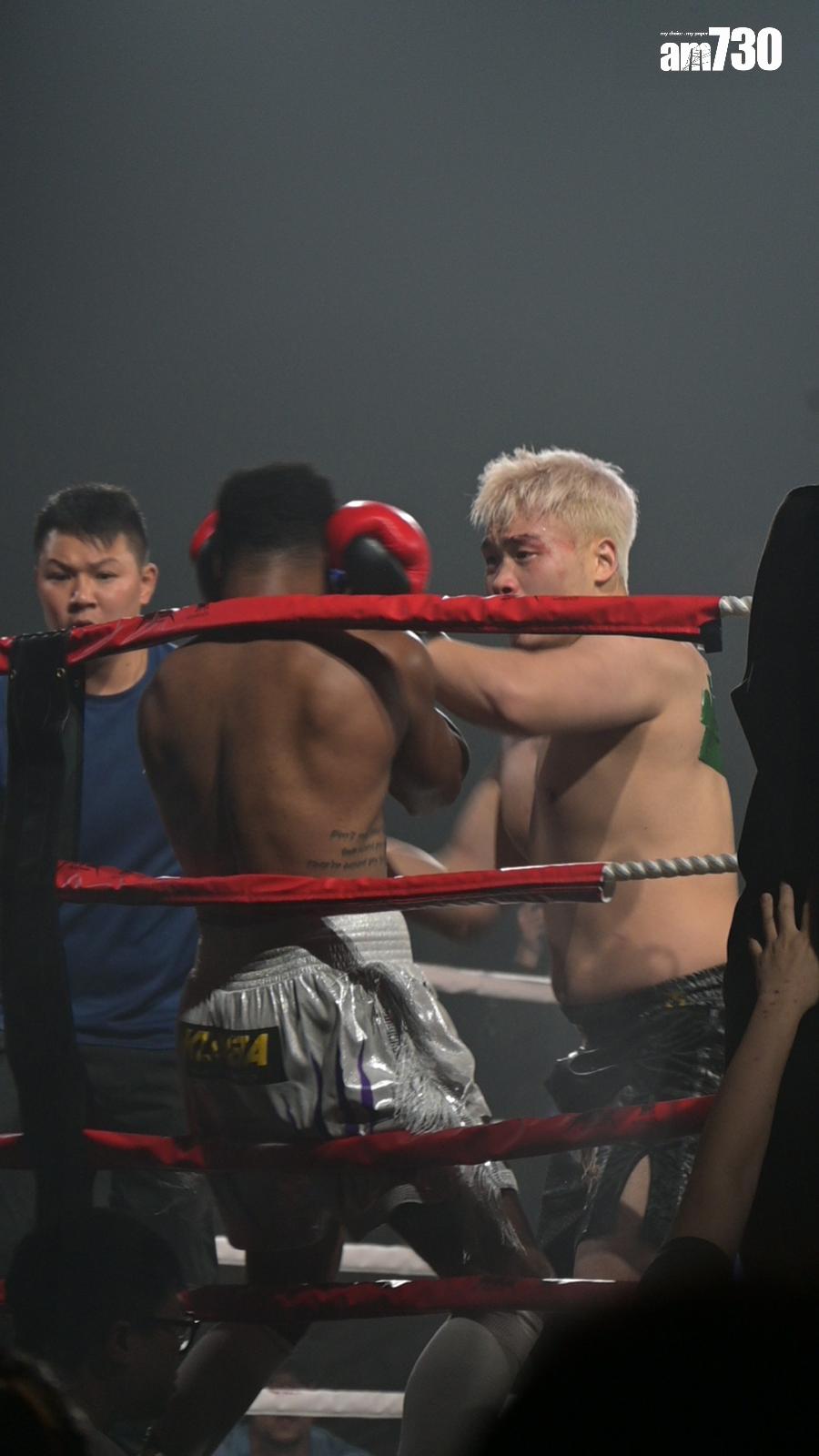 四海打到Black Joe跌出擂台。(娛樂組攝