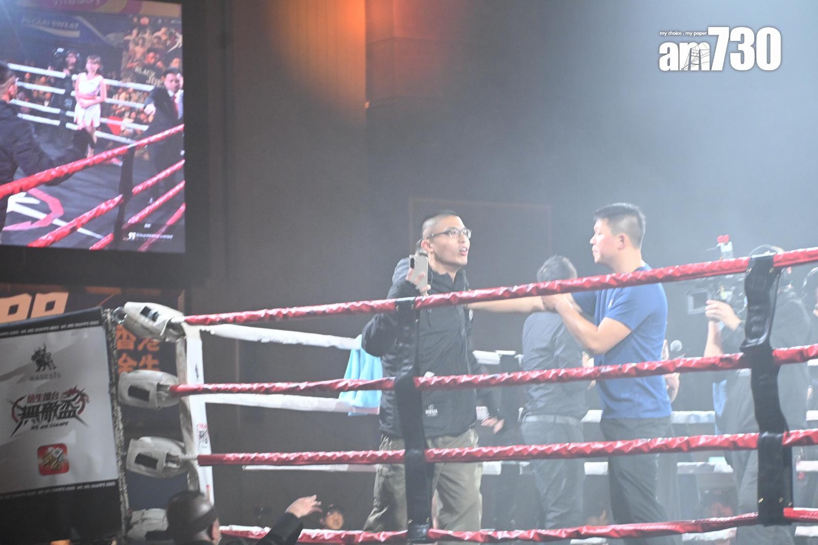 劉馬車被拳證拉到擂台邊。(娛樂組攝)