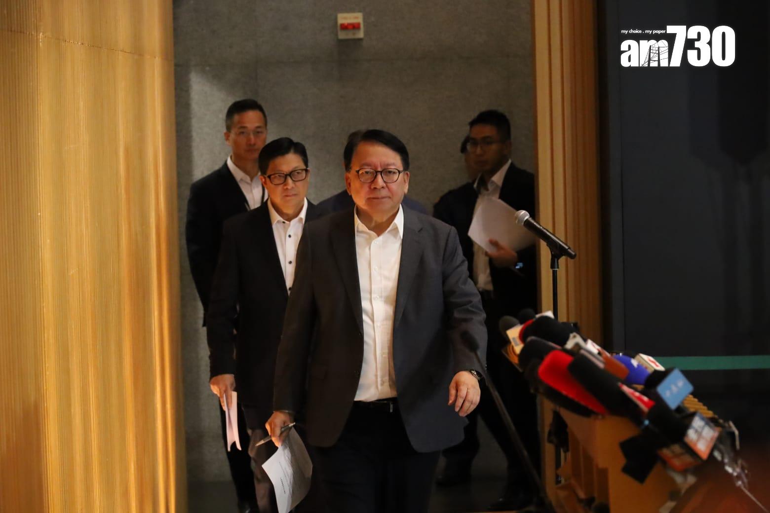 政務司司長陳國基聯同保安局局長鄧炳強等人,就跟進工作會見傳媒。(鍾式明攝)