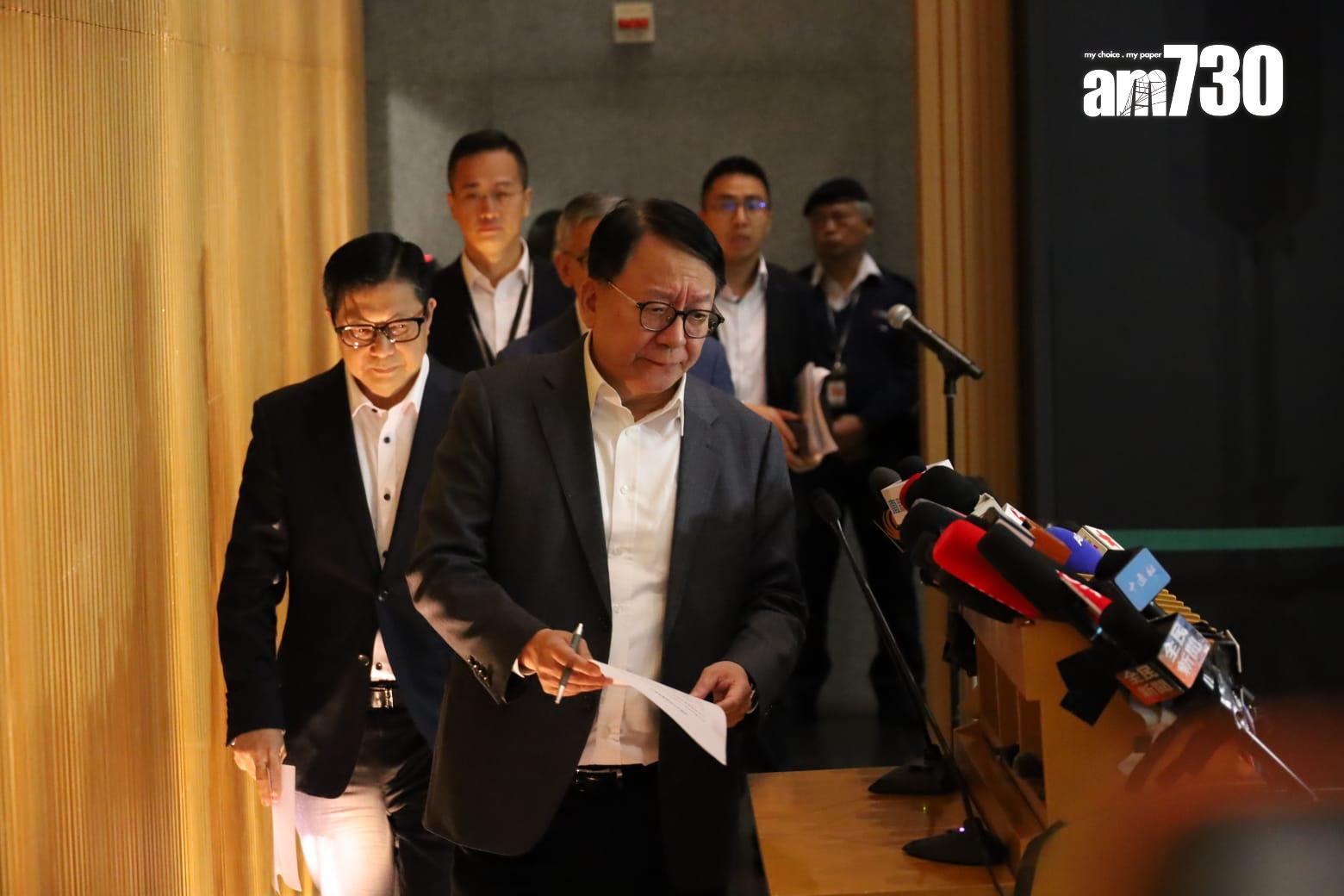 政務司司長陳國基聯同保安局局長鄧炳強等人,就跟進工作會見傳媒。(鍾式明攝)