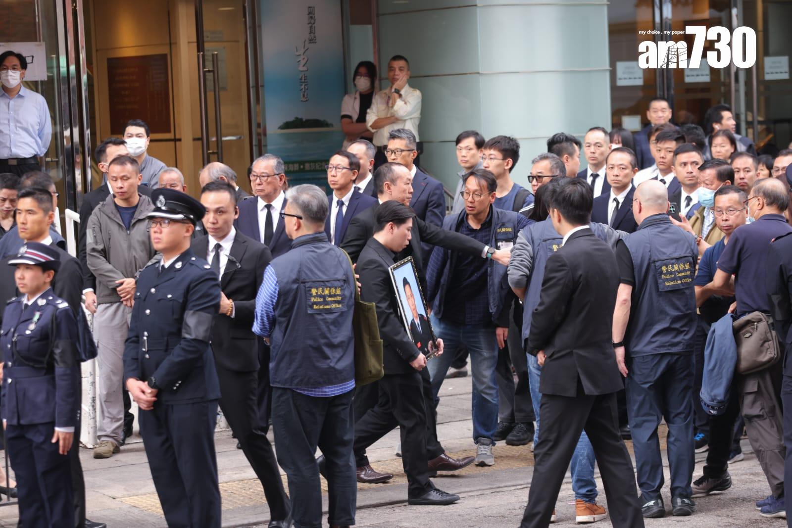 大埔宏福苑五級火|何偉豪今出殯 官民夾道送別。(吳康琦 攝)