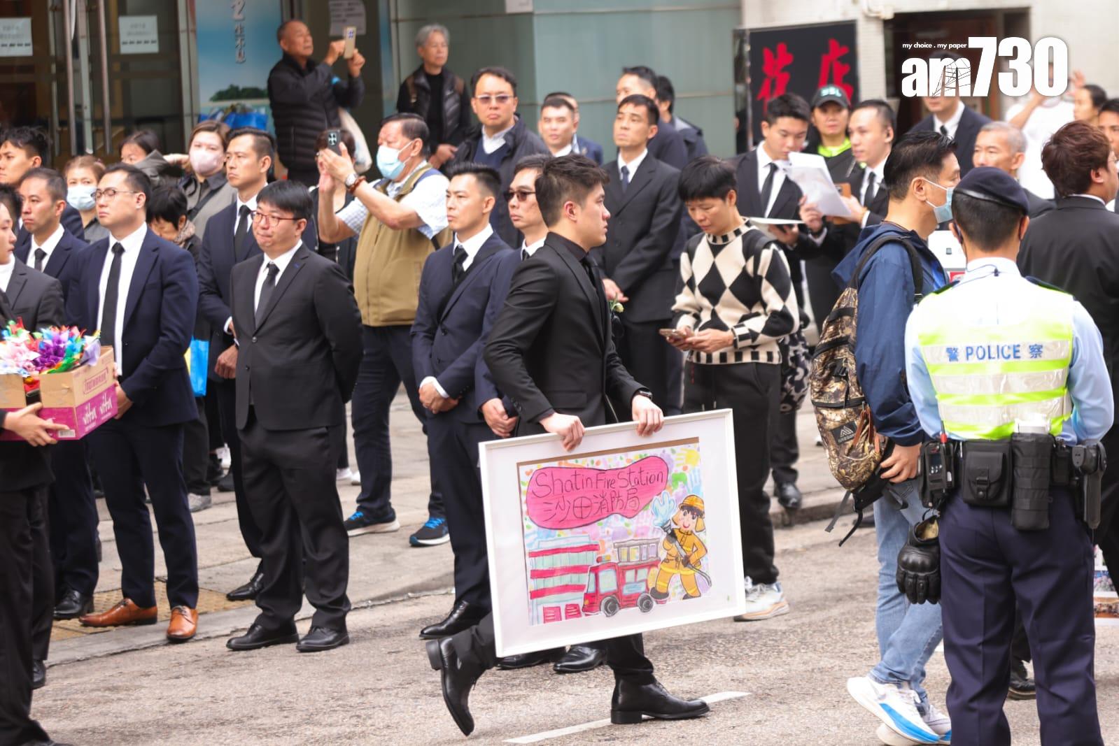 大埔宏福苑五級火|何偉豪今出殯 官民夾道送別。(吳康琦 攝)