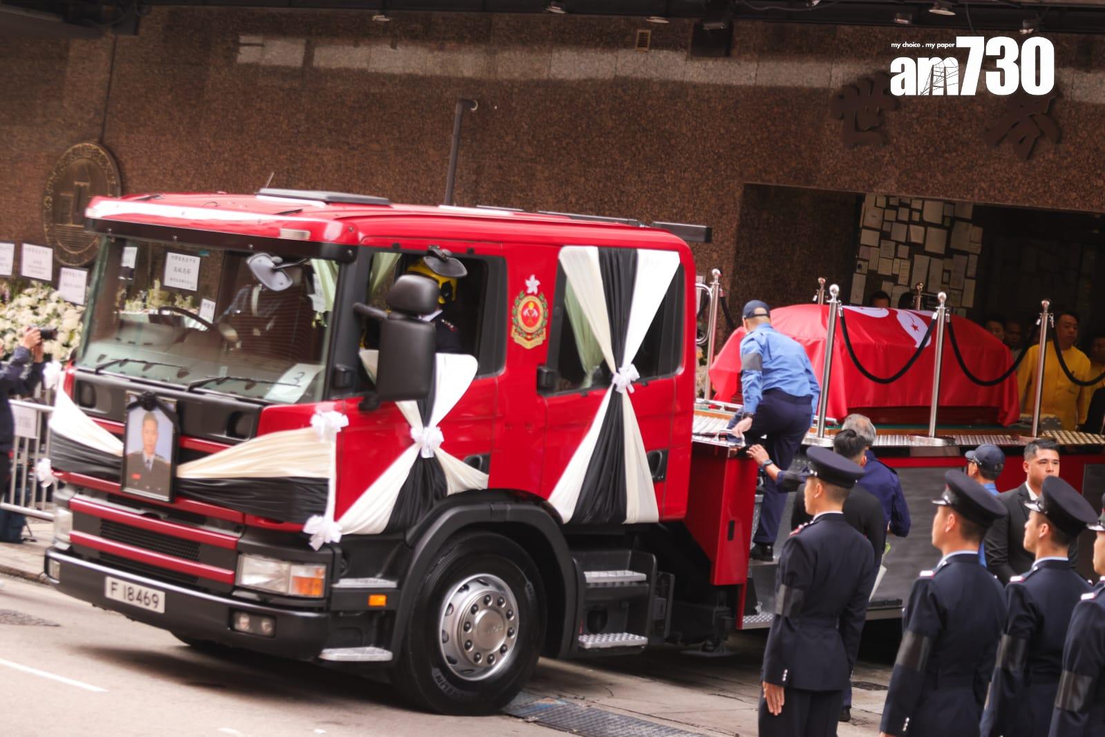 大埔宏福苑五級火|何偉豪今出殯 官民夾道送別。(吳康琦 攝)