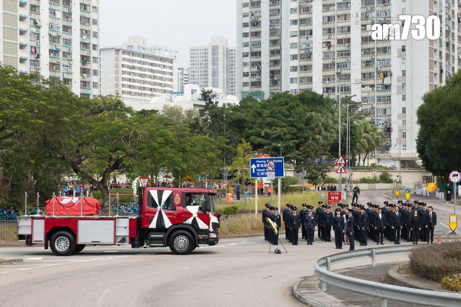 大埔宏福苑五級火|殉職消防員何偉豪今出殯 官民夾道送別。(蘇文傑 攝)