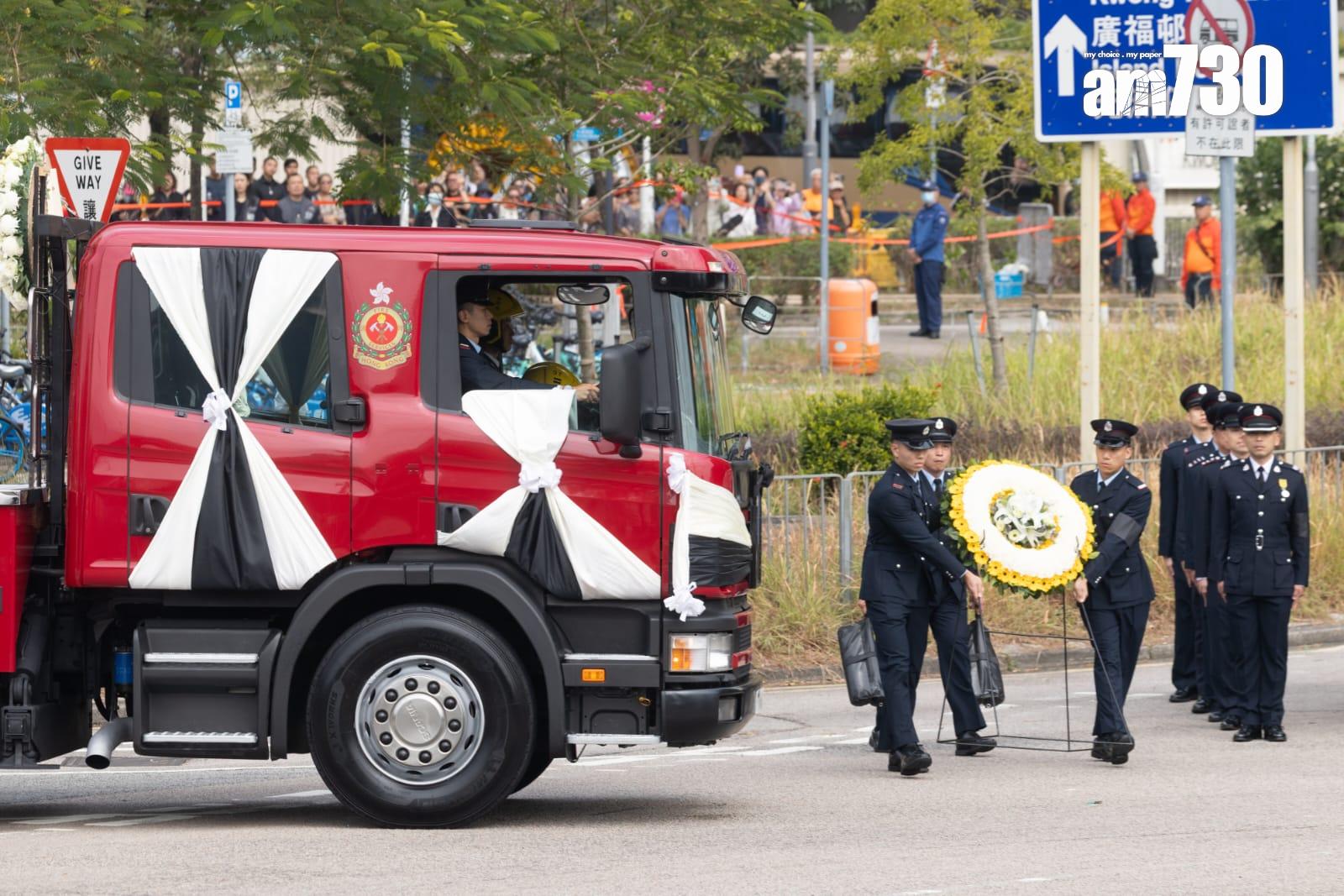 大埔宏福苑五級火|殉職消防員何偉豪今出殯 官民夾道送別。(蘇文傑 攝)