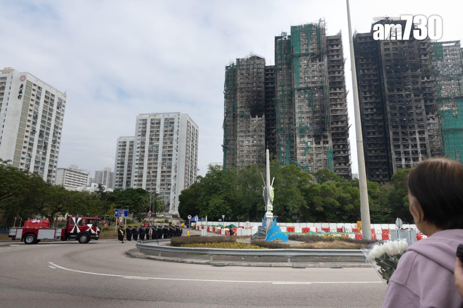 大埔宏福苑五級火|殉職消防員何偉豪今出殯 官民夾道送別。(蘇文傑 攝)