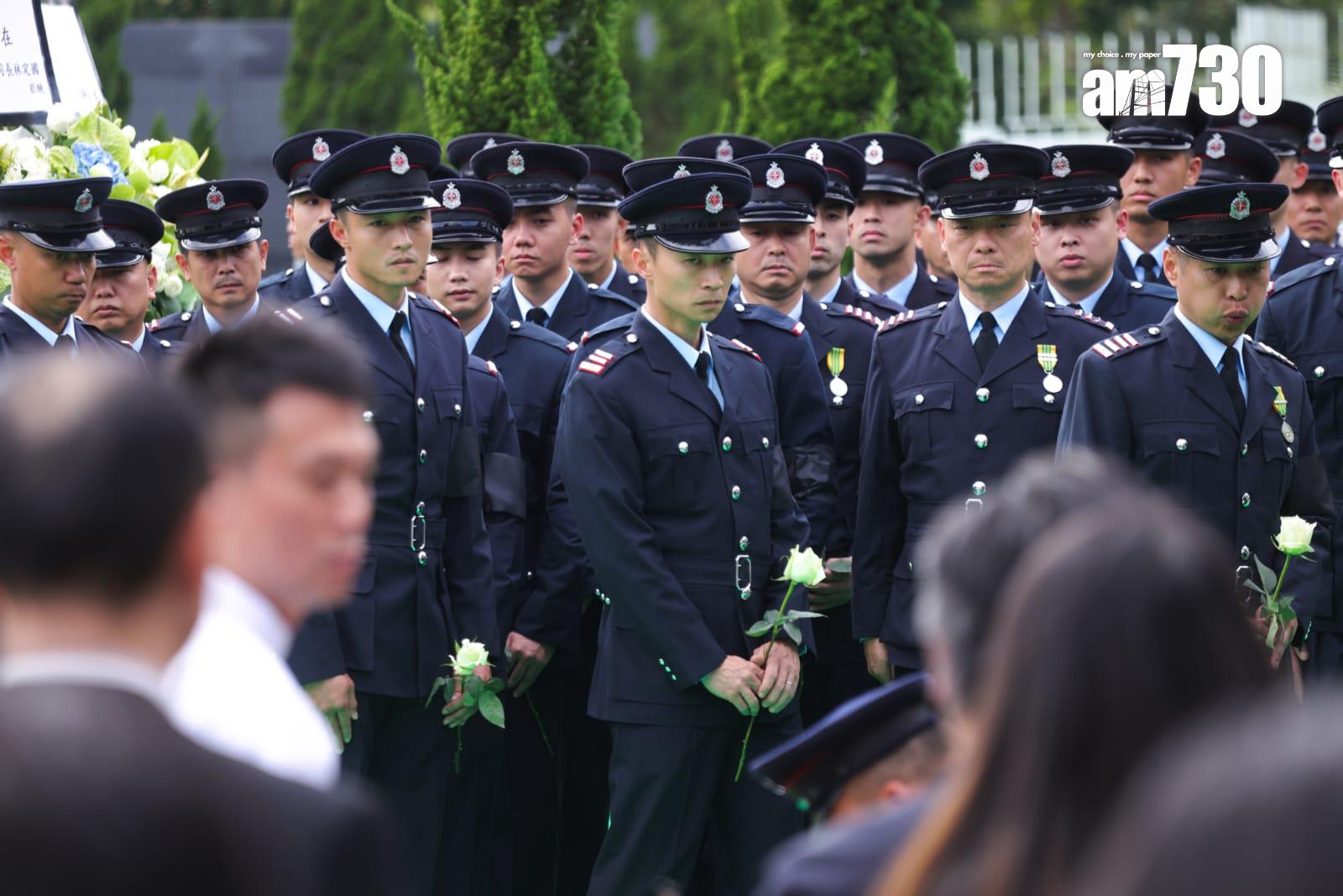 大埔宏福苑五級火|殉職消防員何偉豪今出殯 三短一長鐘聲象徵何Sir正式落更。(吳康琦 攝)