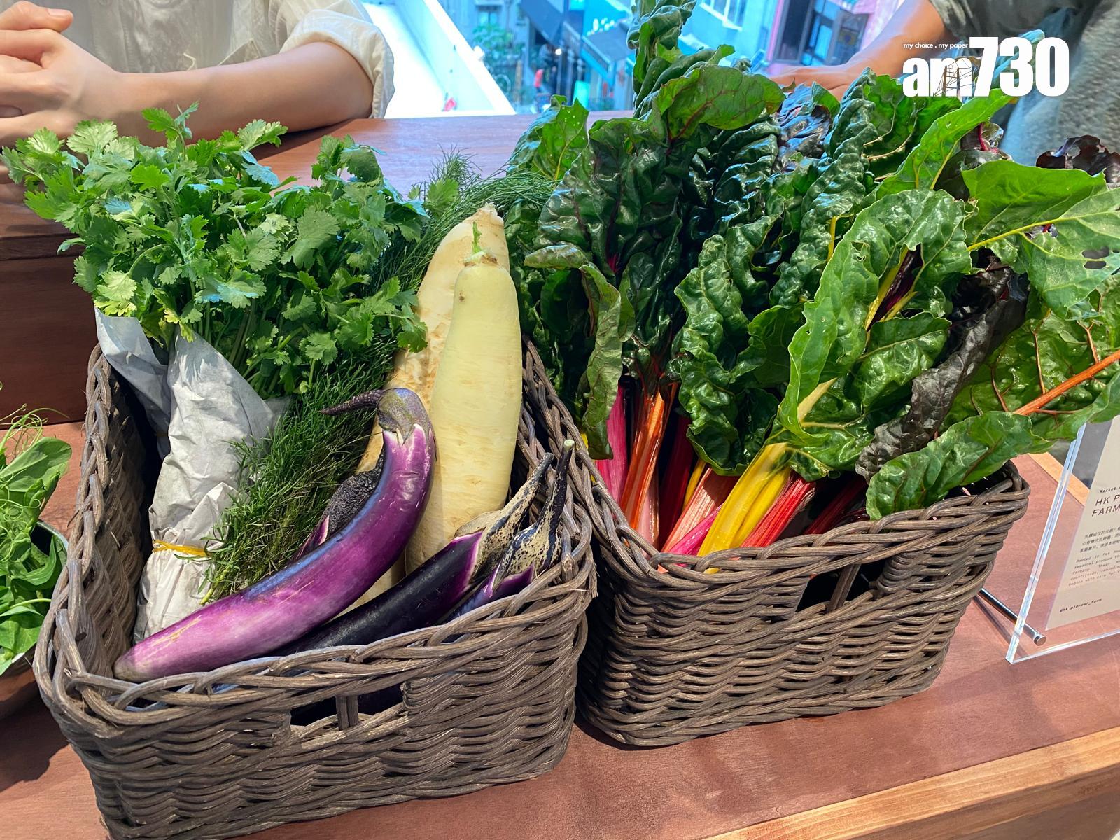 元朗八鄉「先鋒田」以慈心有機方式耕作莙薘菜、豆苗、紫秋葵等時令蔬菜。