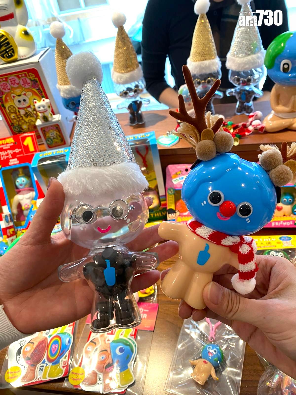 主打「大地之子Earthly」地球造型的軟膠玩具「LeeeeeeToy」,為Blue Bottle Coffee特製懷舊昭和風聖誕公仔玩具。