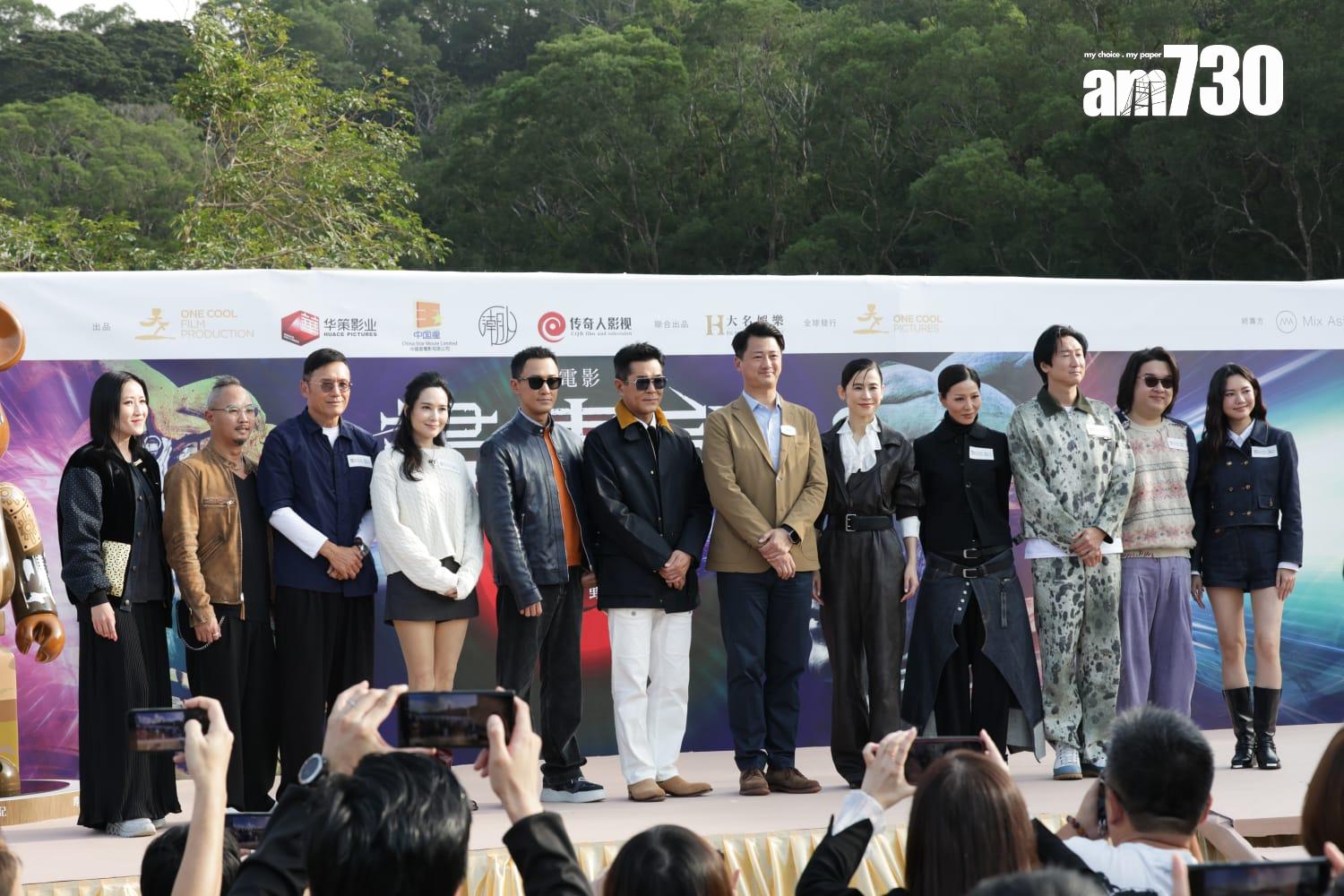 電影版《尋秦記》原班人馬與新加盟角色,齊齊現身昂坪為電影宣傳。(吳康琦攝)