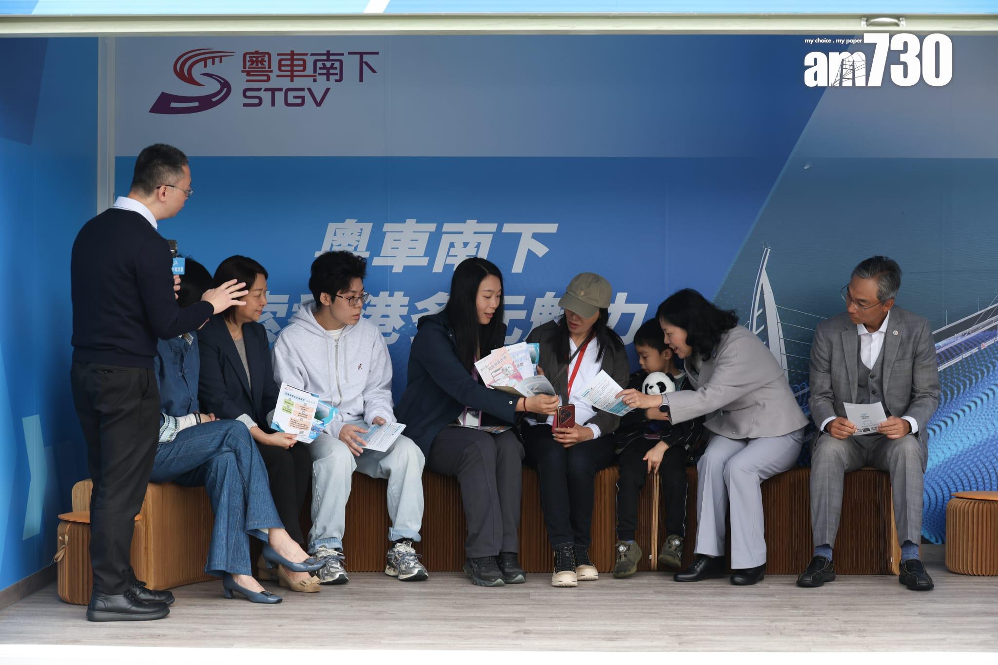 中電源動新充電站啟用迎首批粵車,車主興奮抵港計劃遊覽汀九橋及港島電車。(周令知攝)