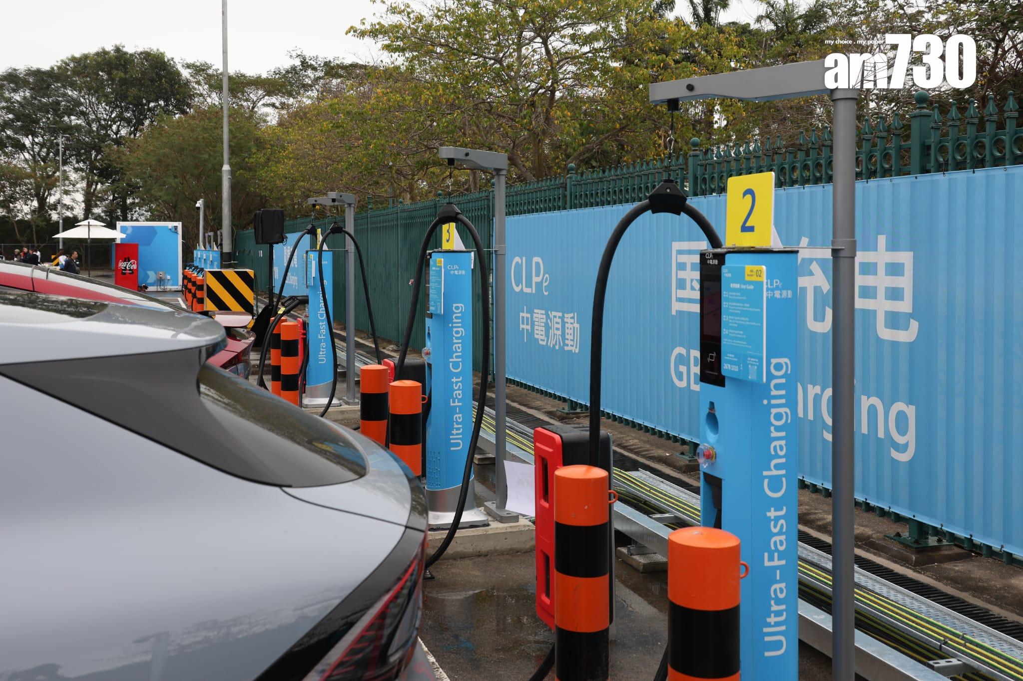 中電源動新充電站啟用迎首批粵車,車主興奮抵港計劃遊覽汀九橋及港島電車。(周令知攝)