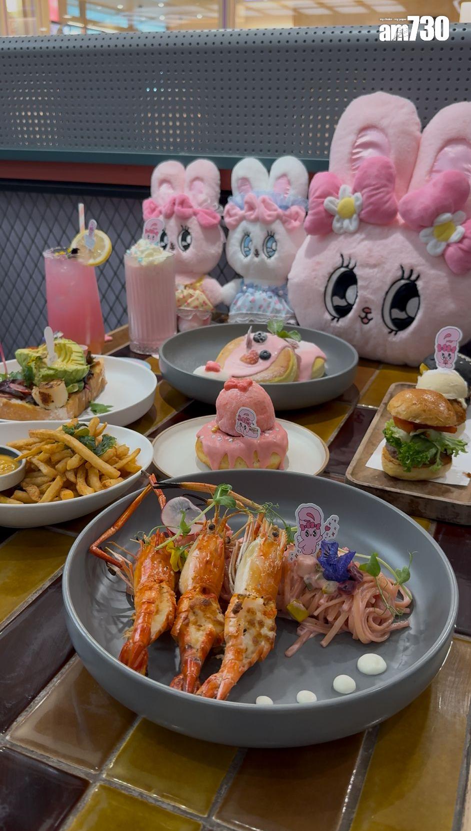 店內特別安排Esther Bunny公仔温馨陪食。(本報攝)