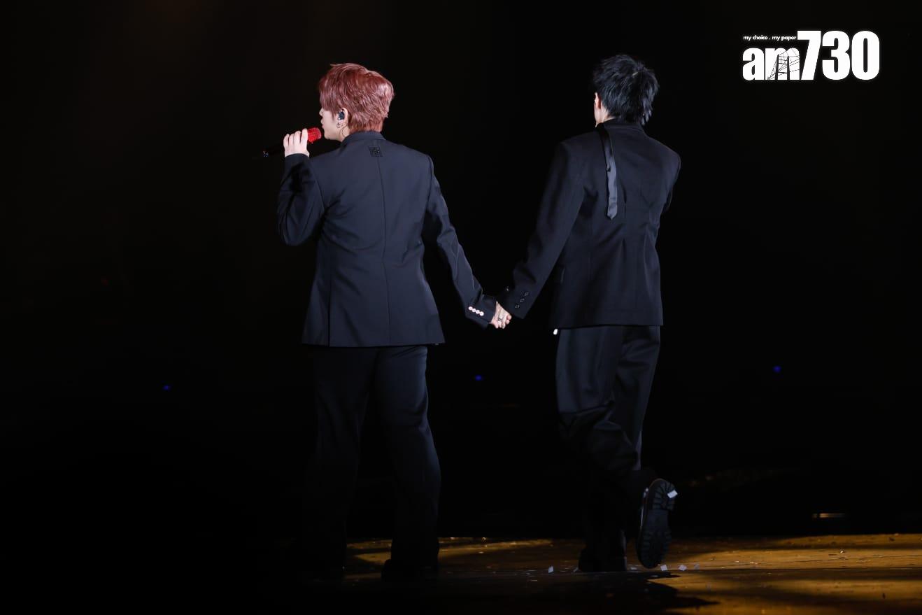 姜濤與陳卓賢Ian「哥與弟」手拖手合唱,場面溫馨。(蘇文傑攝)