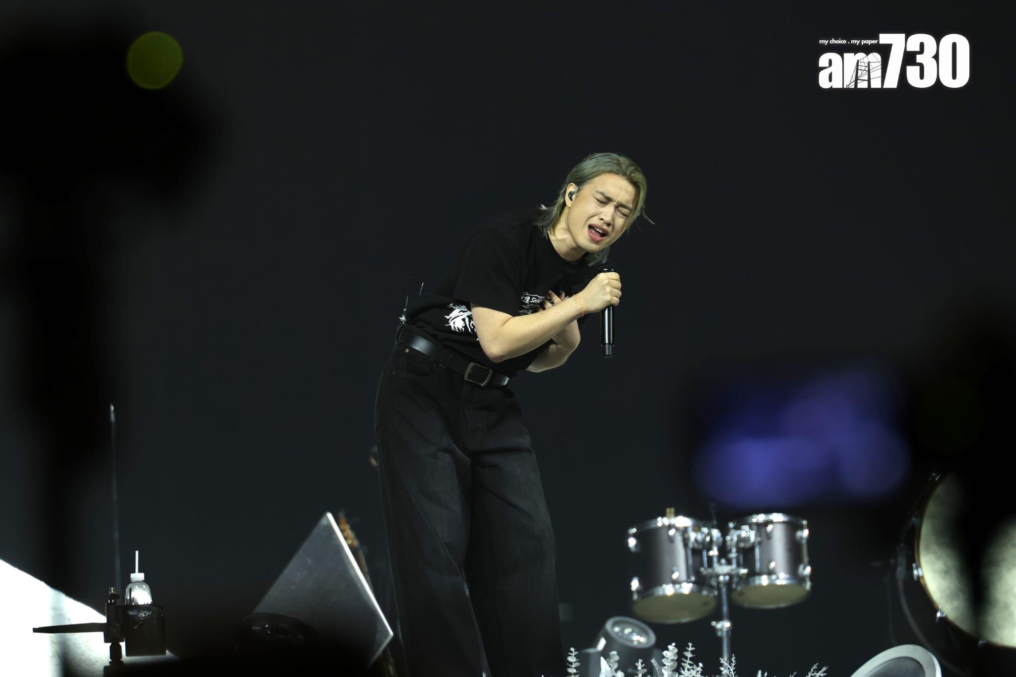 柳應廷Jer在琴聲伴奏下唱出《呼吸之間》。(娛樂組攝)