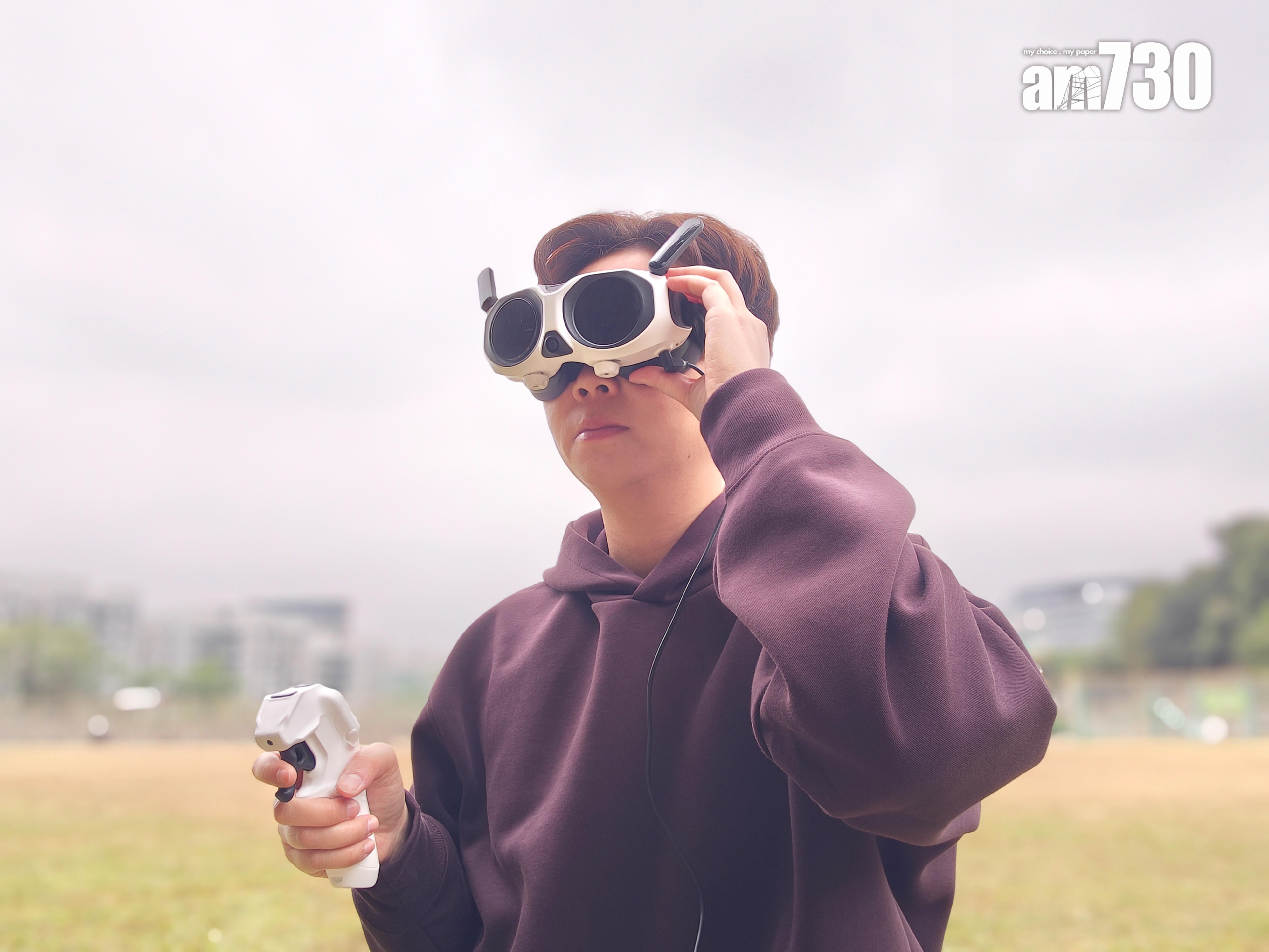 Antigravity A1護目鏡戴上頭不算太重,亦有護墊保護面部。