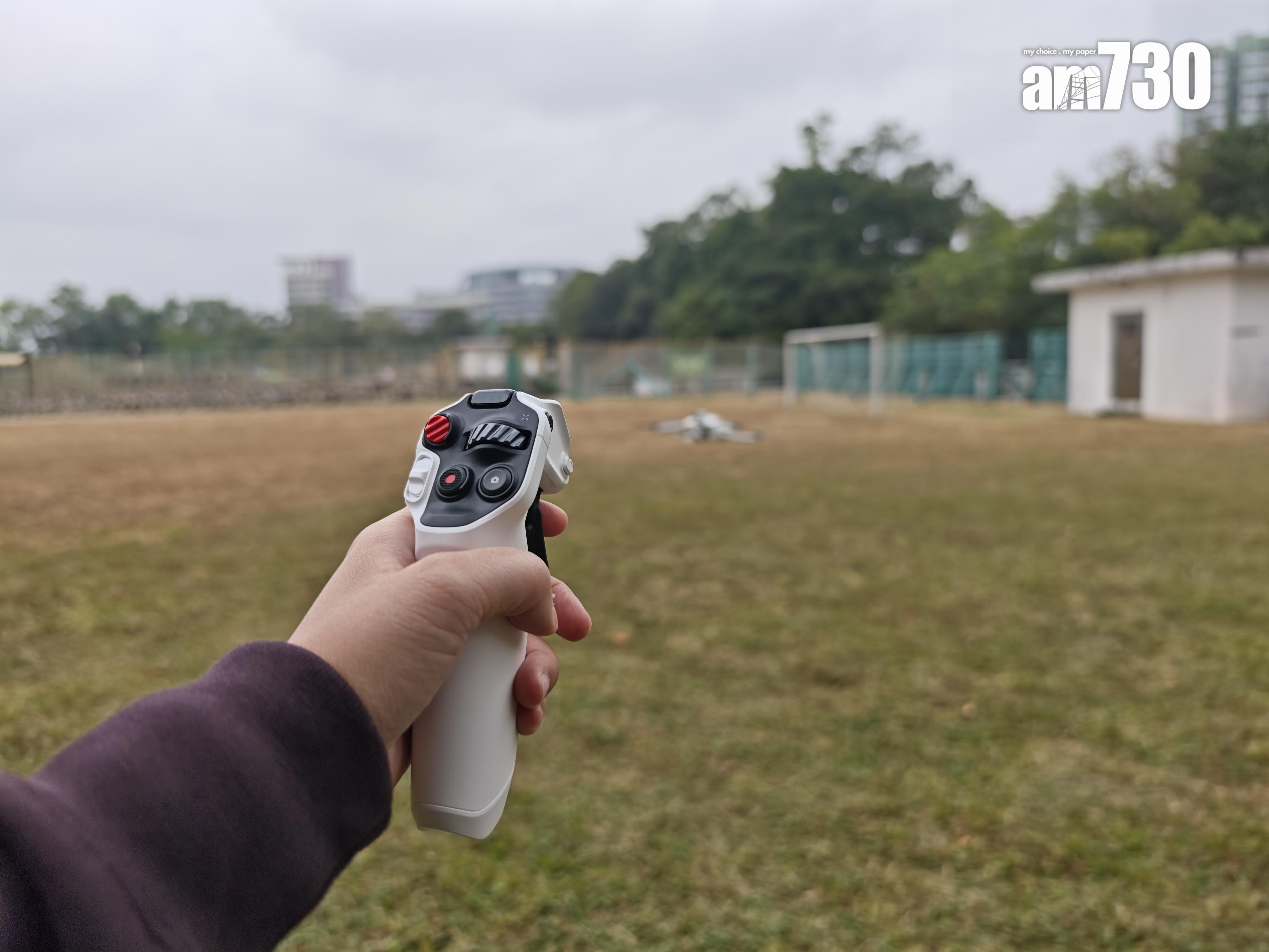 Antigravity A1航拍機可轉動手部來控制飛行。