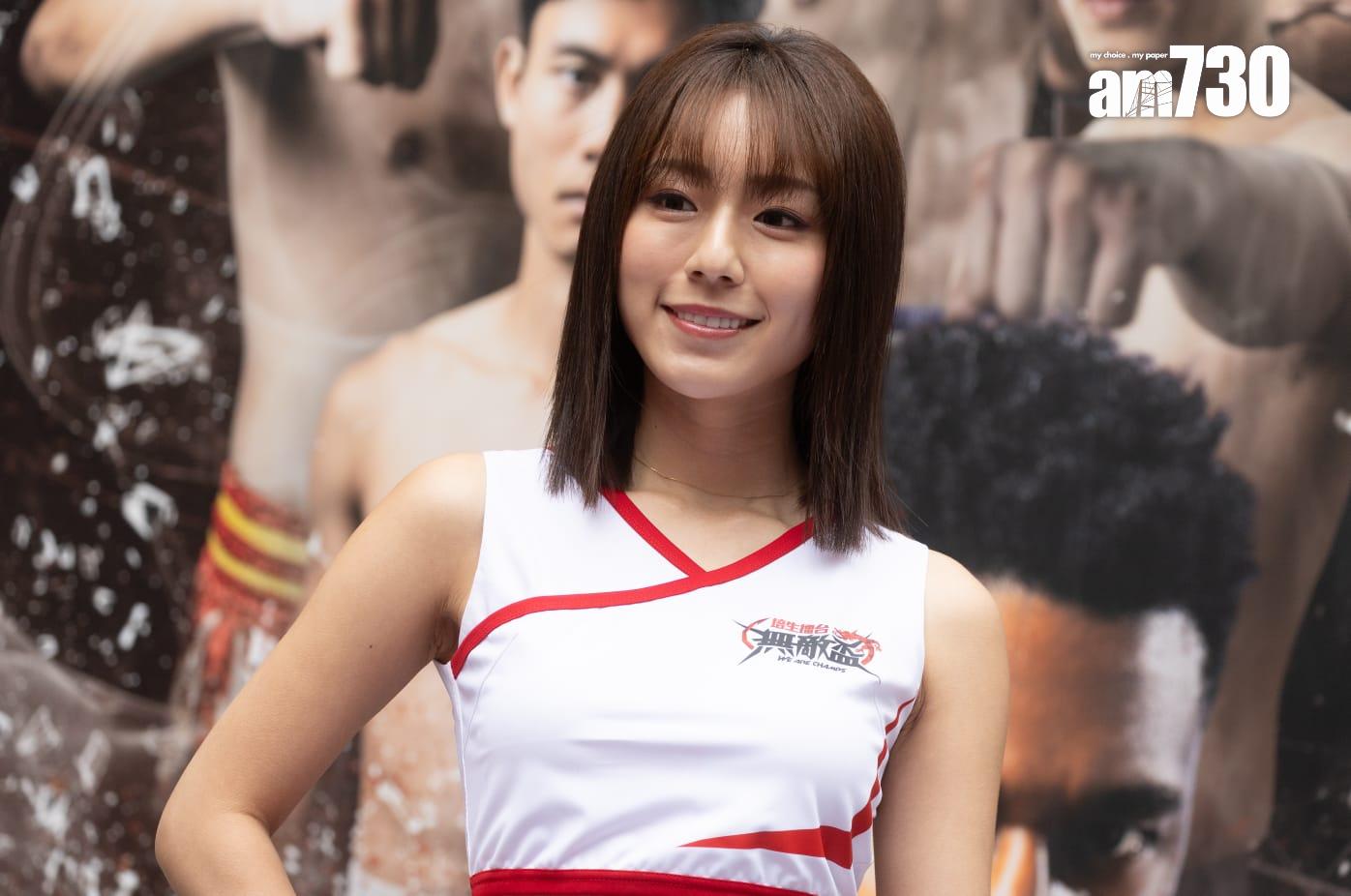 志田音音及井手美希在寒冷天氣下穿短裙露腰登場。 (蘇文傑攝)