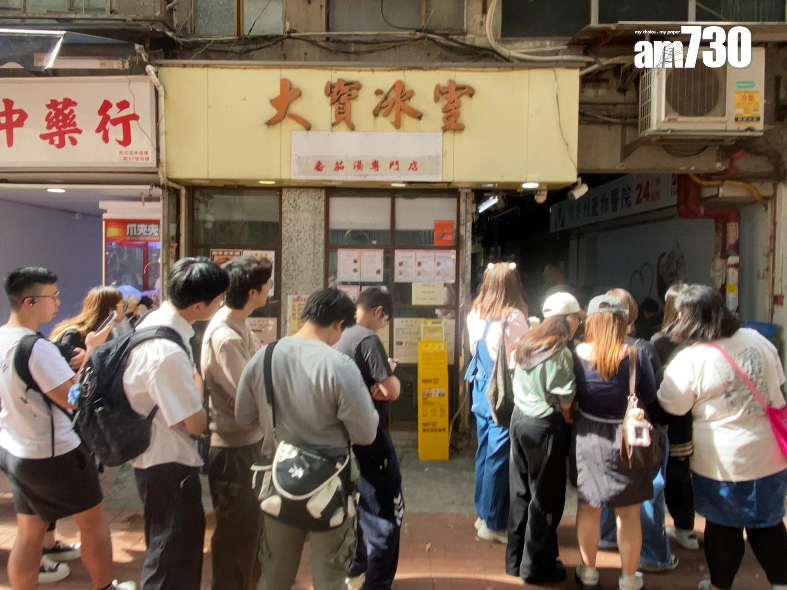 社交平台Threads有關元朗茶餐廳「大寶冰室」肉餅飯的食評潮文不斷瘋傳,掀起不少網民專程到元朗「朝聖」,近日大排長龍,紛紛指名要品嚐肉餅飯。(《am730》記者攝)