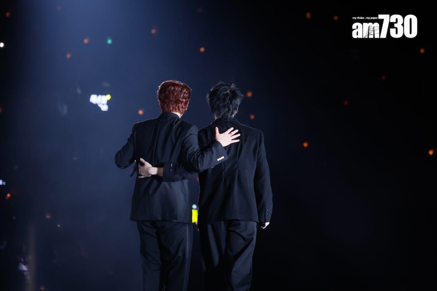 姜濤與陳卓賢Ian「哥與弟」合唱,場面溫馨。(蘇文傑攝)