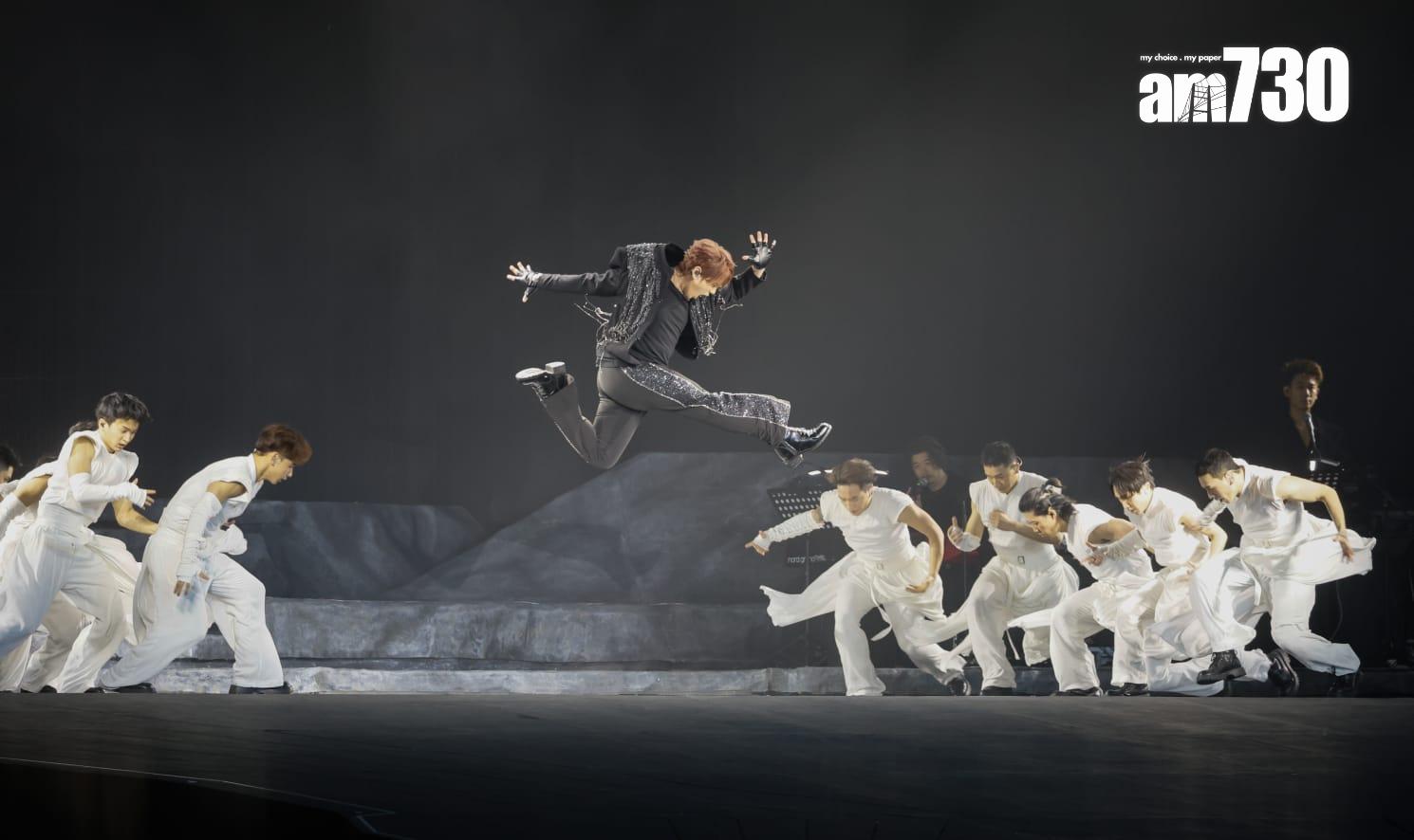 姜濤於演唱會彈跳登場。(蘇文傑攝)