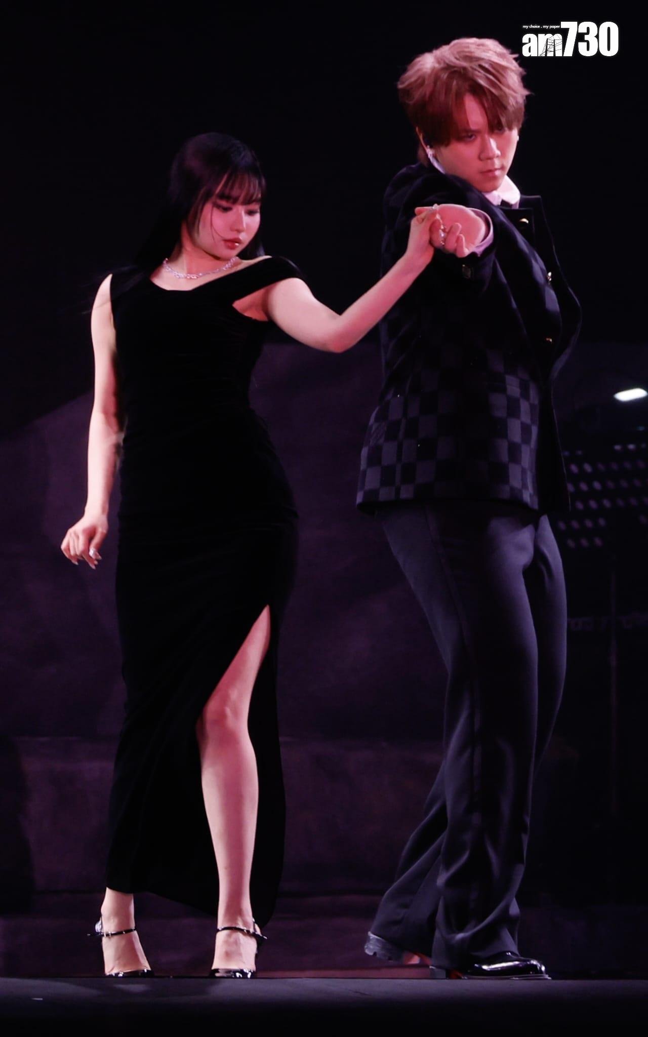 Day性感登場,與姜濤大跳辣身舞。 (蘇文傑攝)