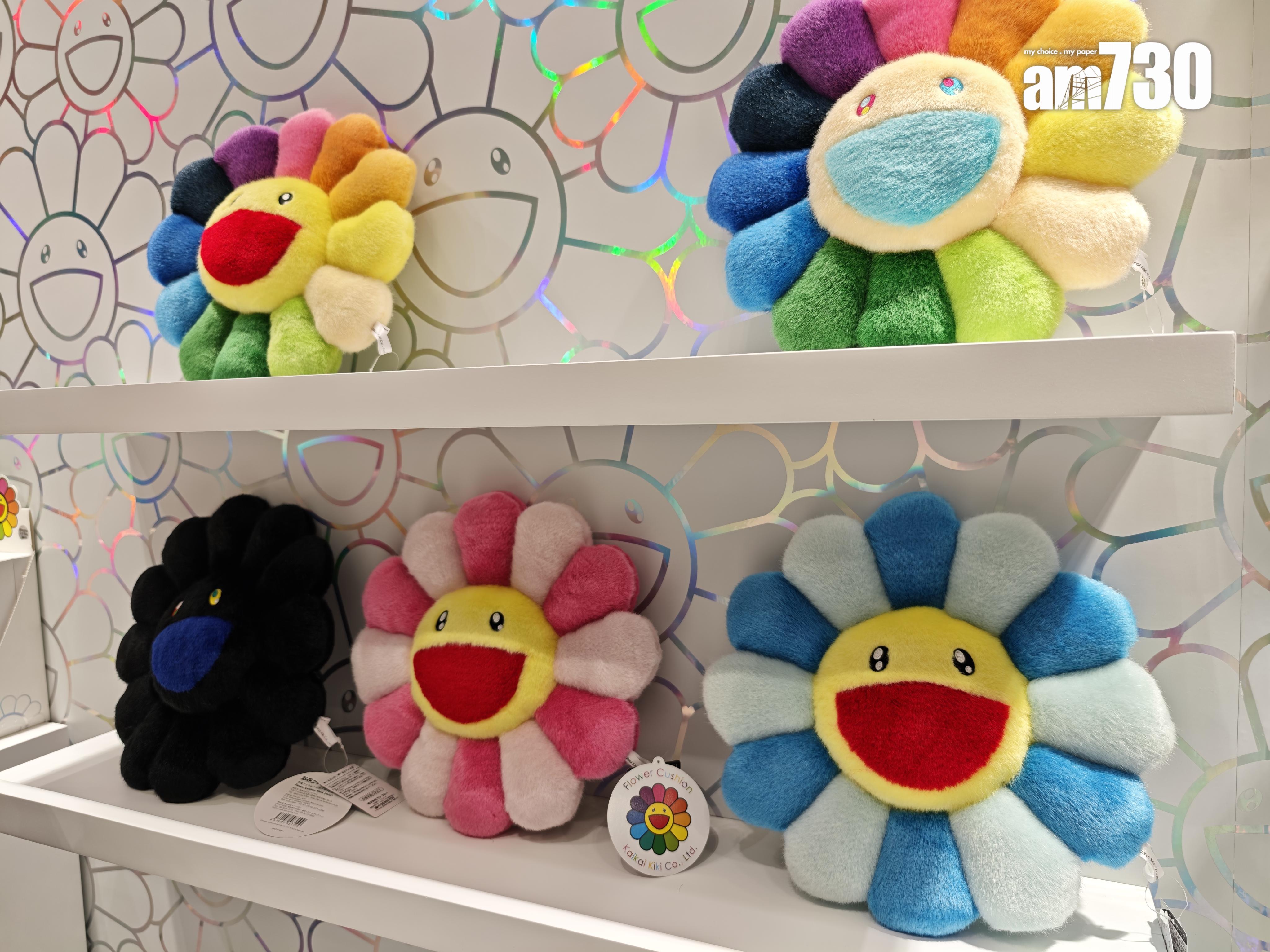 CASETiFY村上隆FLOWERS BLOSSOM 30cm毛公仔$569、60cm $1199。