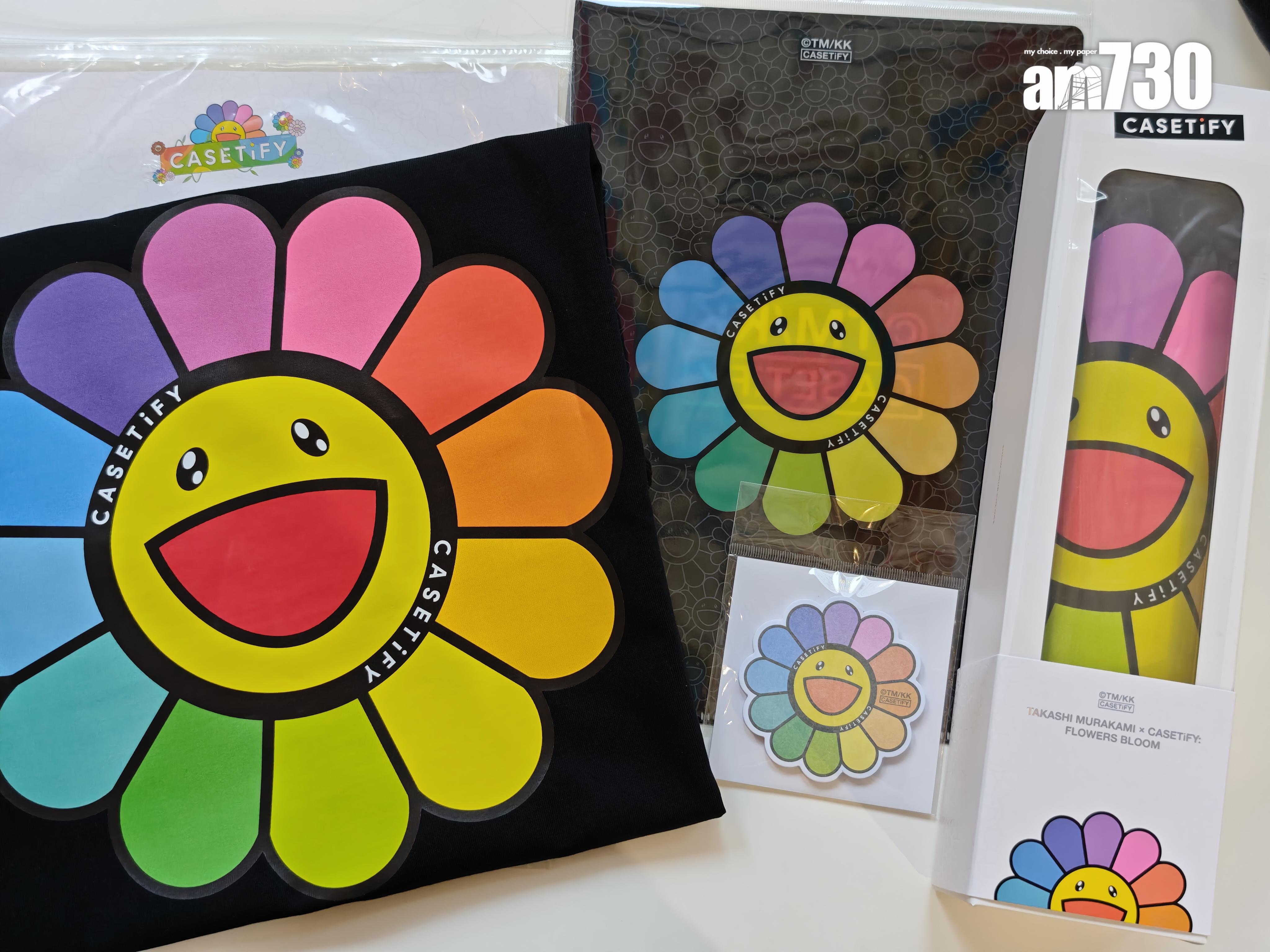 村上隆限定禮品包括T恤 、桌墊和文件夾。