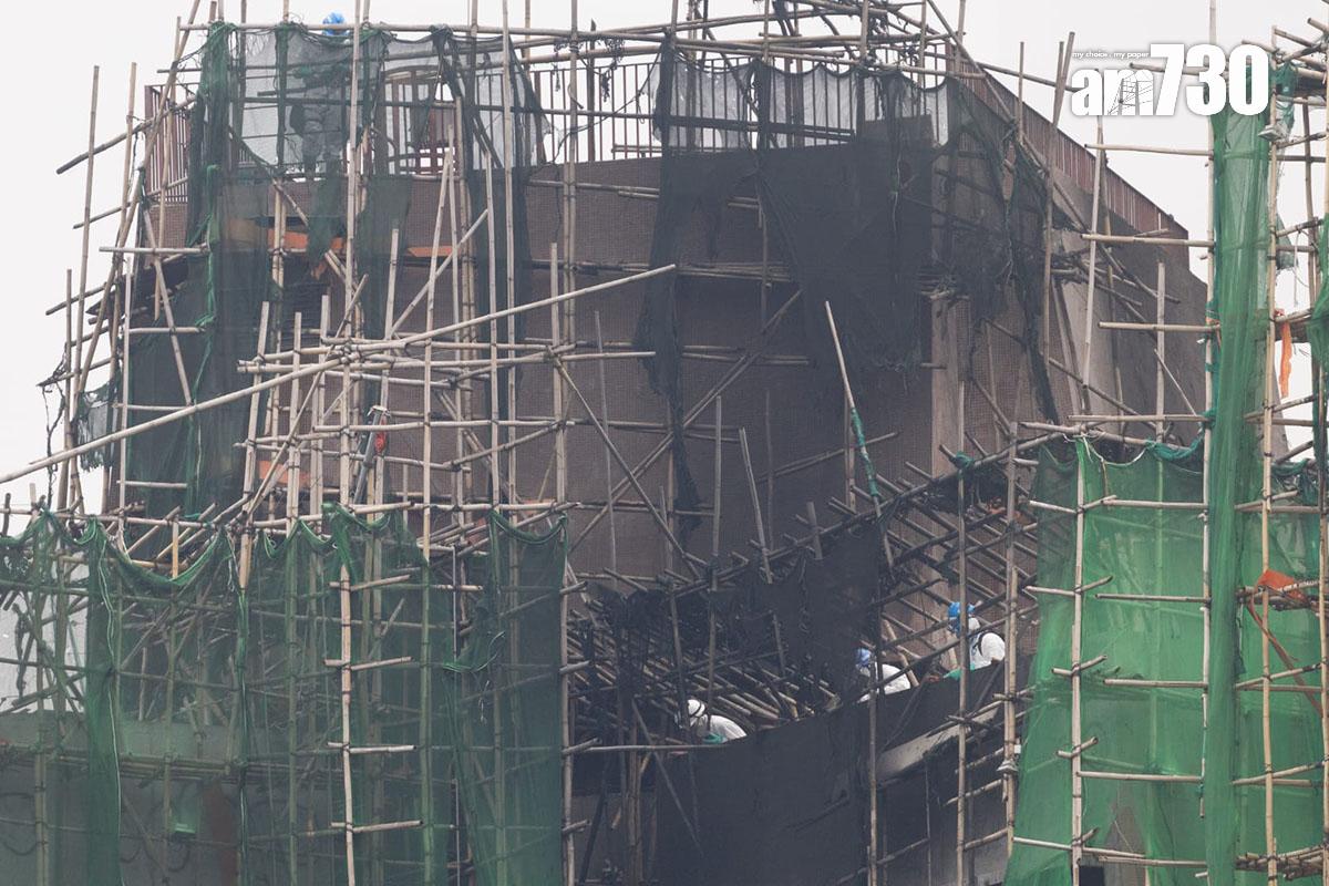 大埔宏福苑五級火發生逾一周,今日繼續有消防和警方災難遇害者辨認組進入災場調查。(蘇文傑攝)